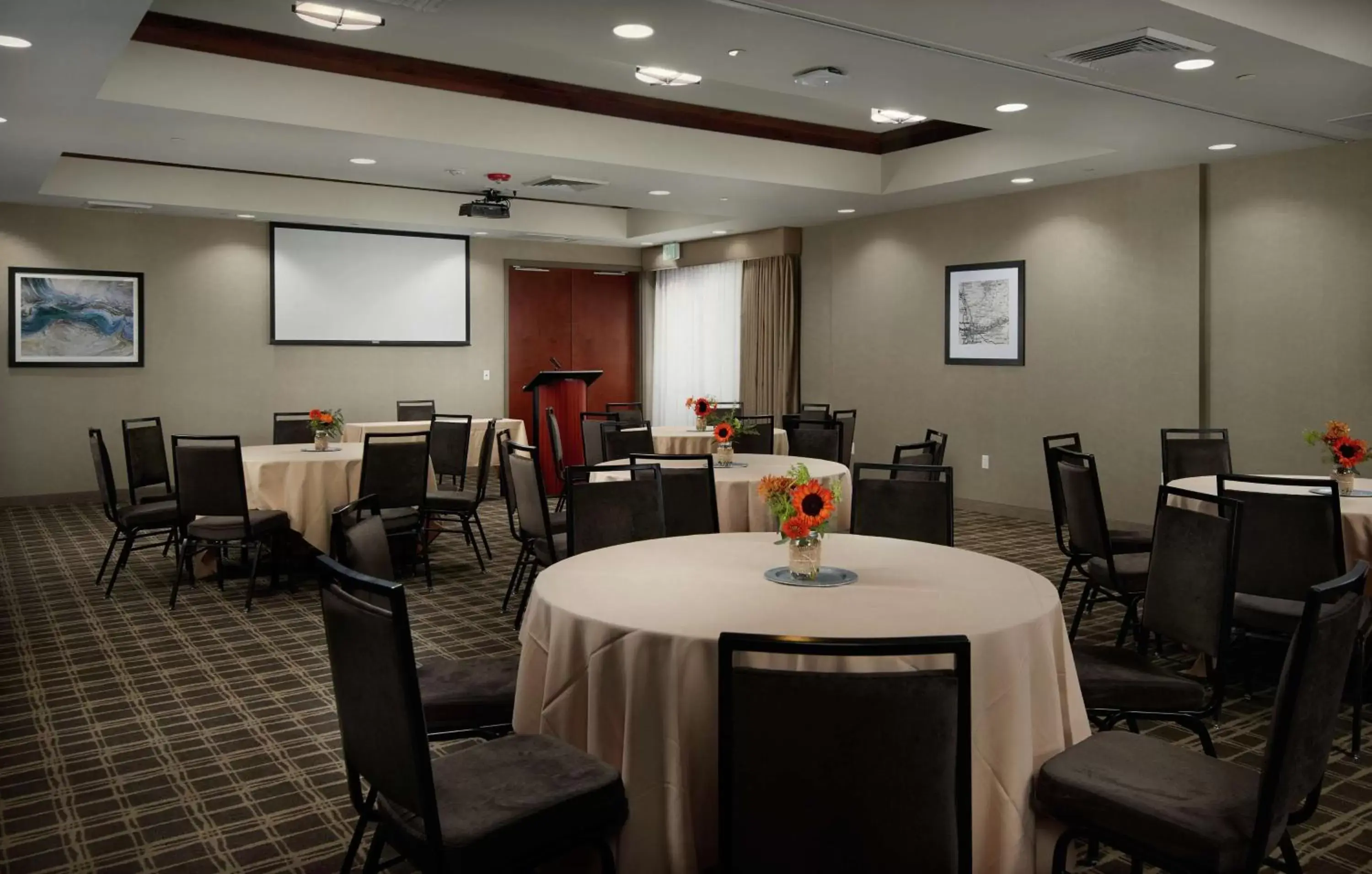 Meeting/conference room, Restaurant/Places to Eat in Hampton Inn & Suites Portland/Vancouver