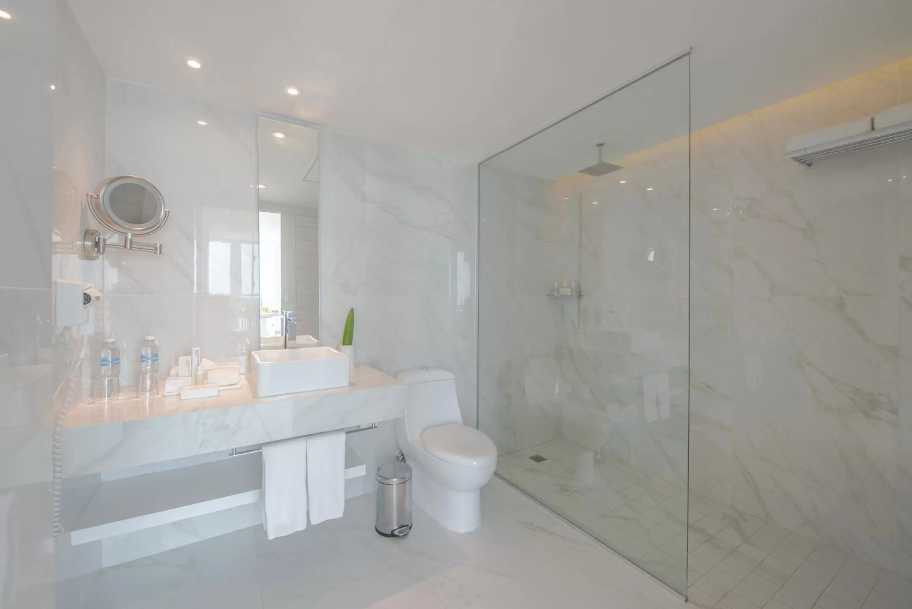 Bathroom in Oleo Cancun Playa All Inclusive Resort