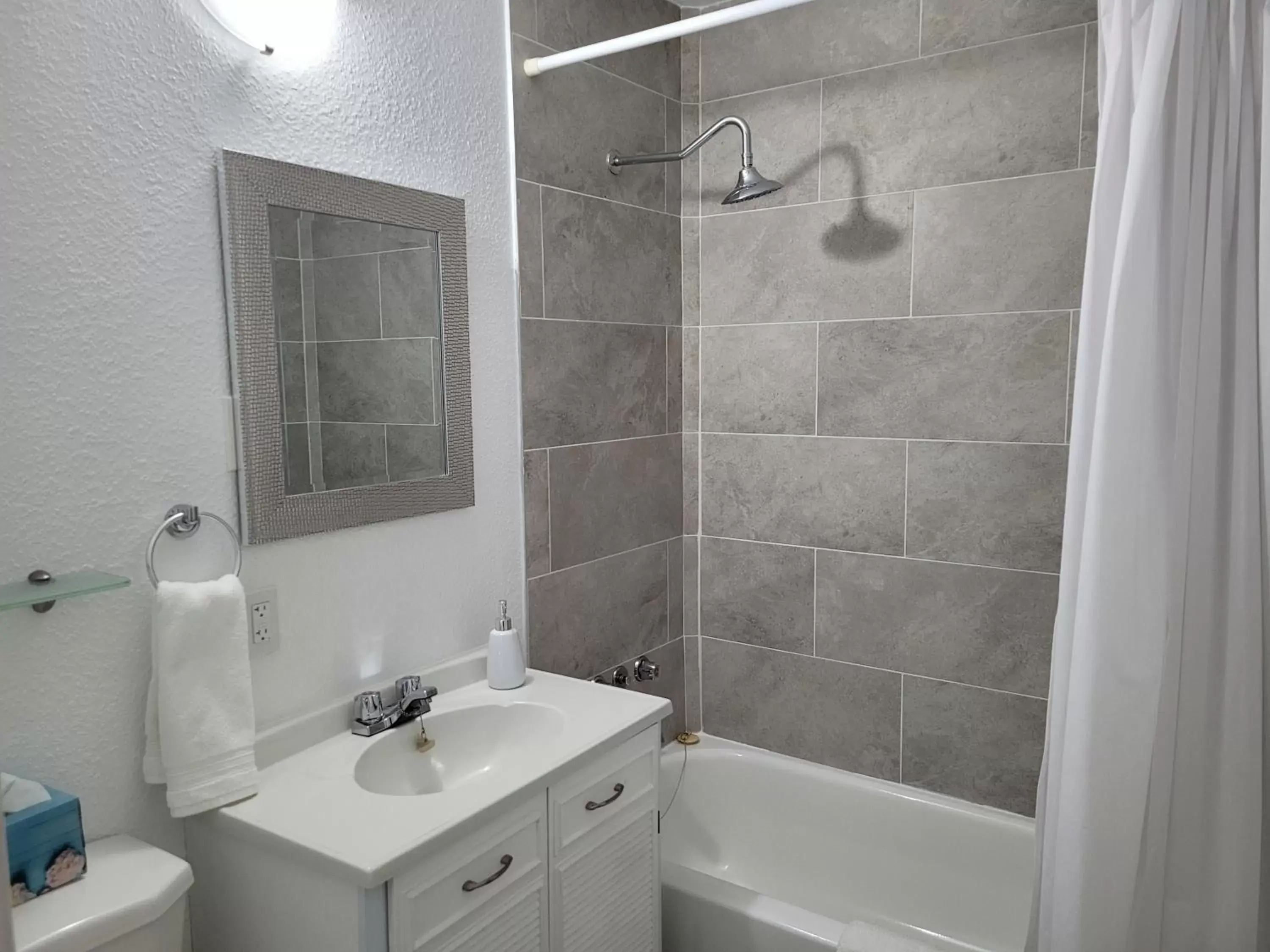 Shower, Bathroom in Edelweiss Inn Nova Scotia