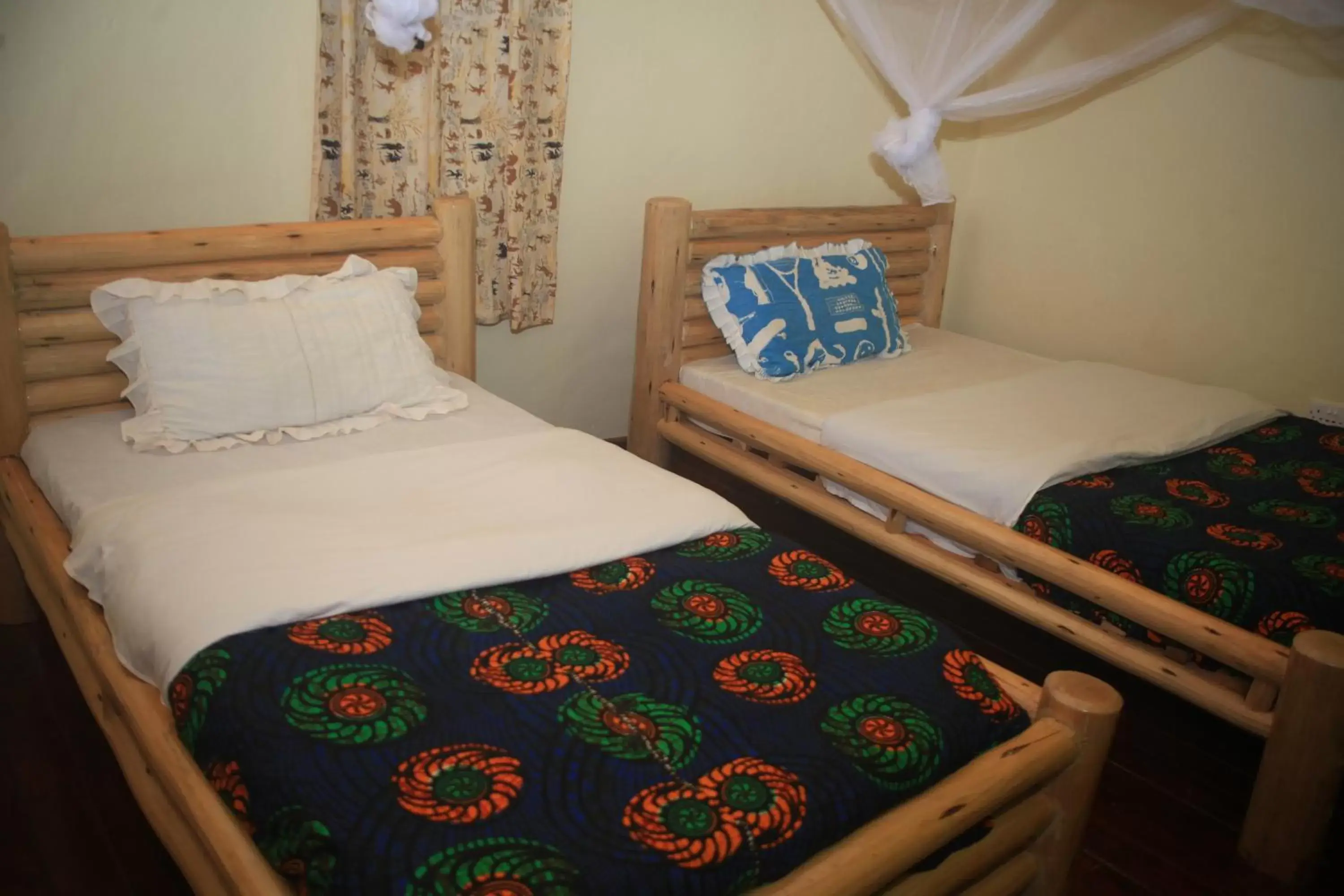 Budget Twin Room in Elite Backpackers Services Budget Twin Room in Elite Backpackers Services