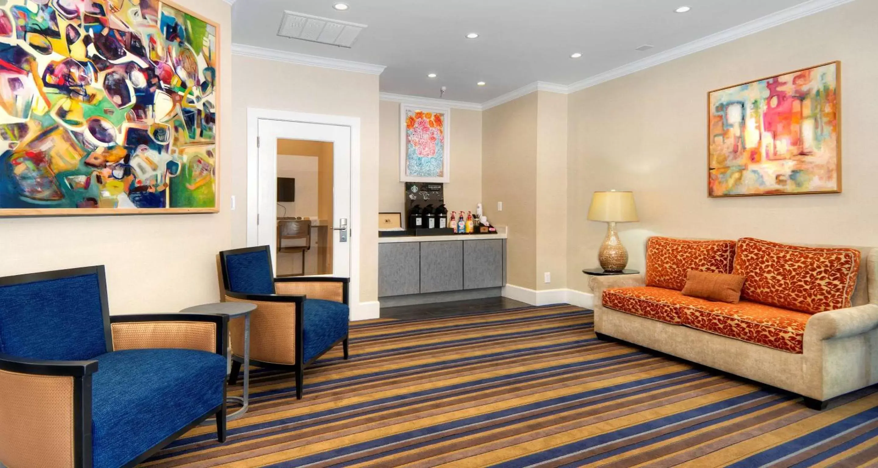 Lounge or bar in Best Western Plus Palm Court Hotel