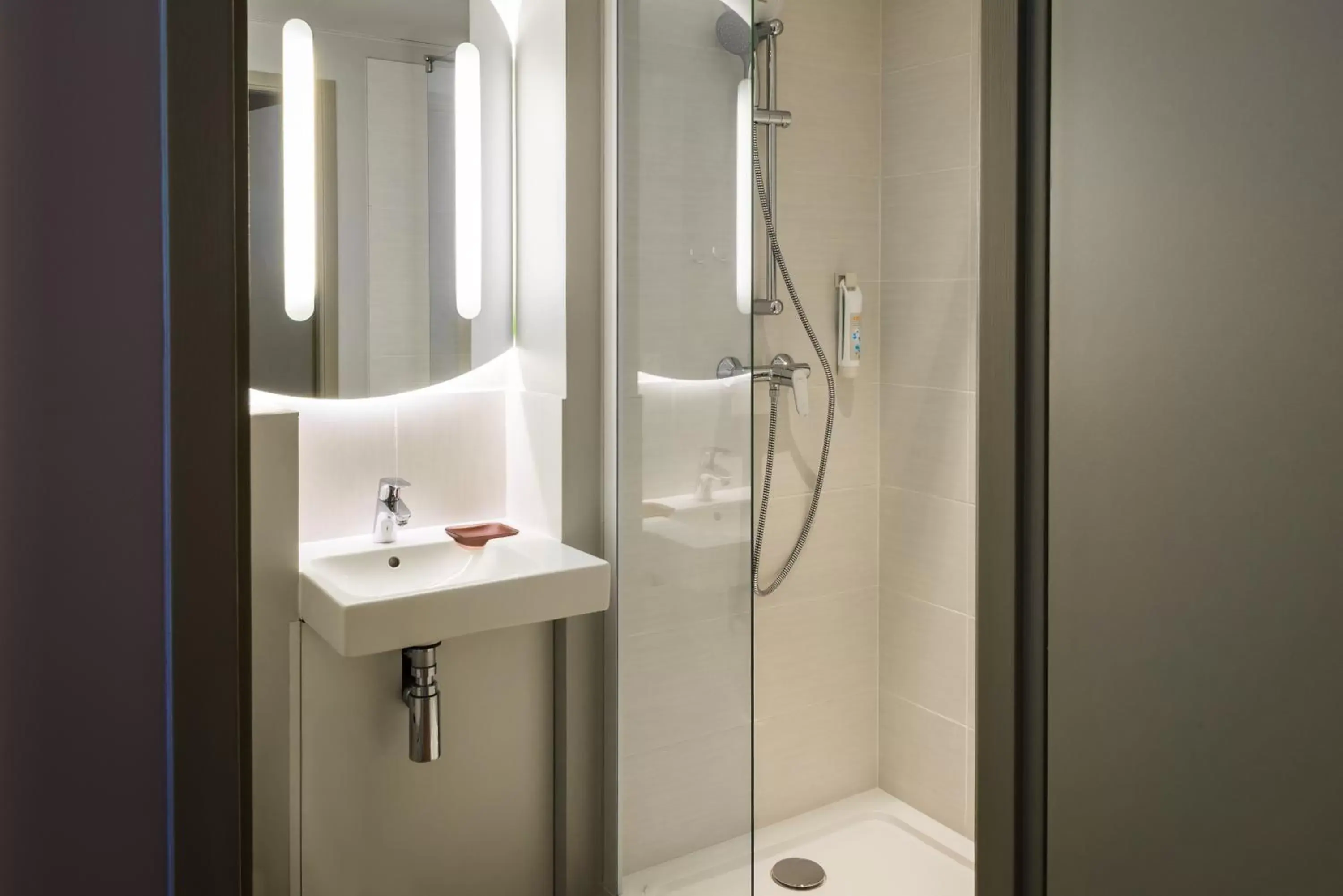 Shower, Bathroom in Ibis Budget Lyon Est Saint Quentin Fallavier