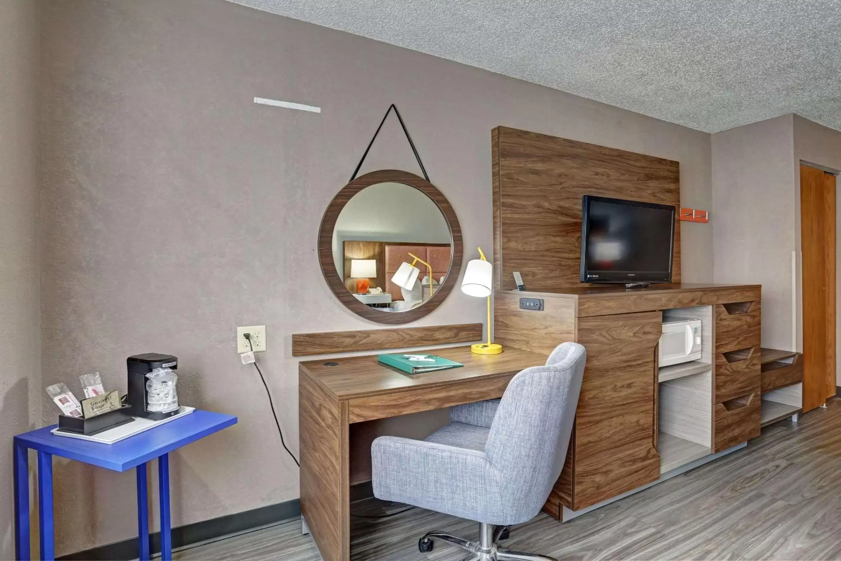 Photo of the whole room, TV/Entertainment Center in Quality Inn Pierre-Fort Pierre