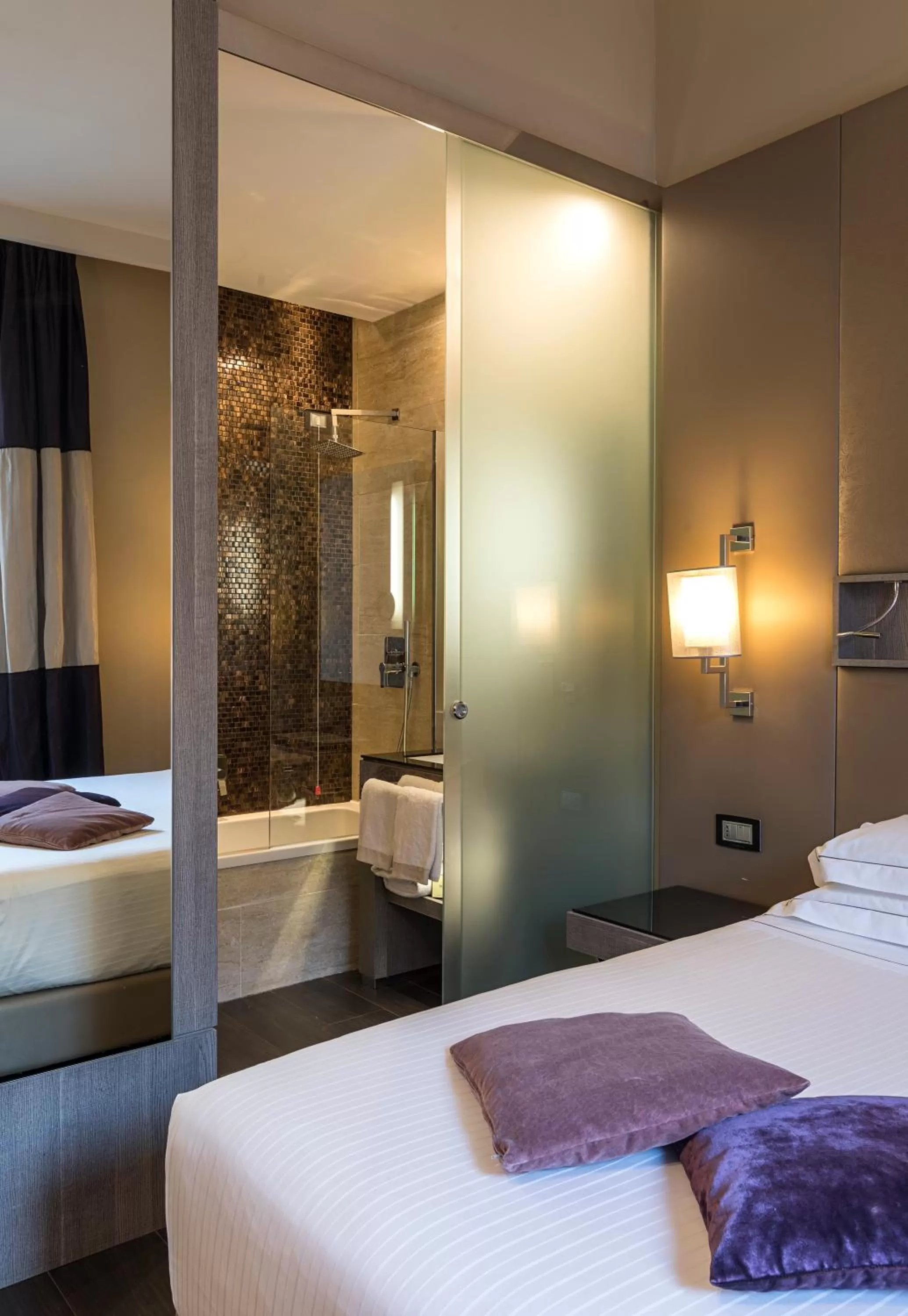 Bed in Rome Life Hotel