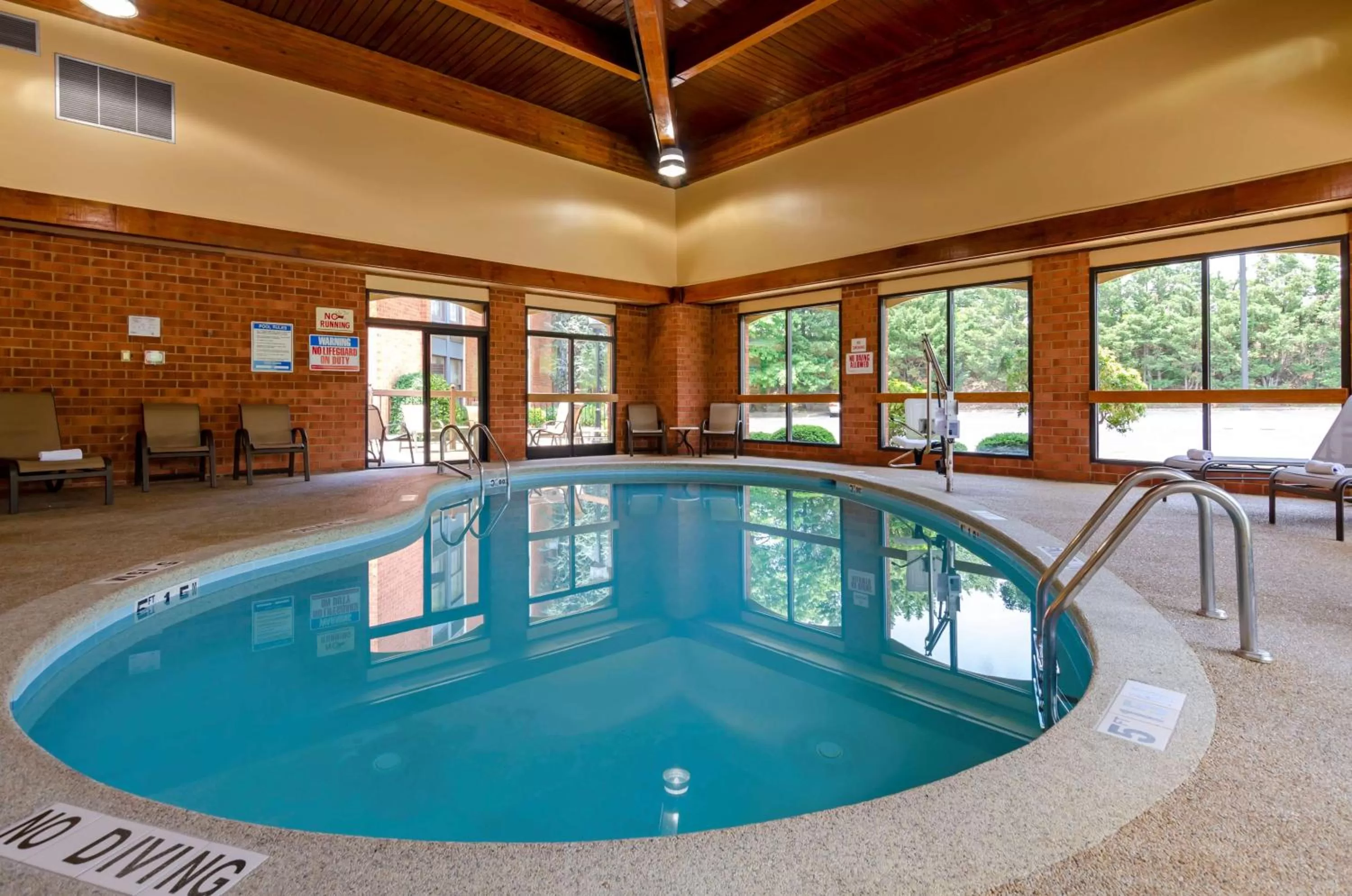 Pool view in Staunton Inn