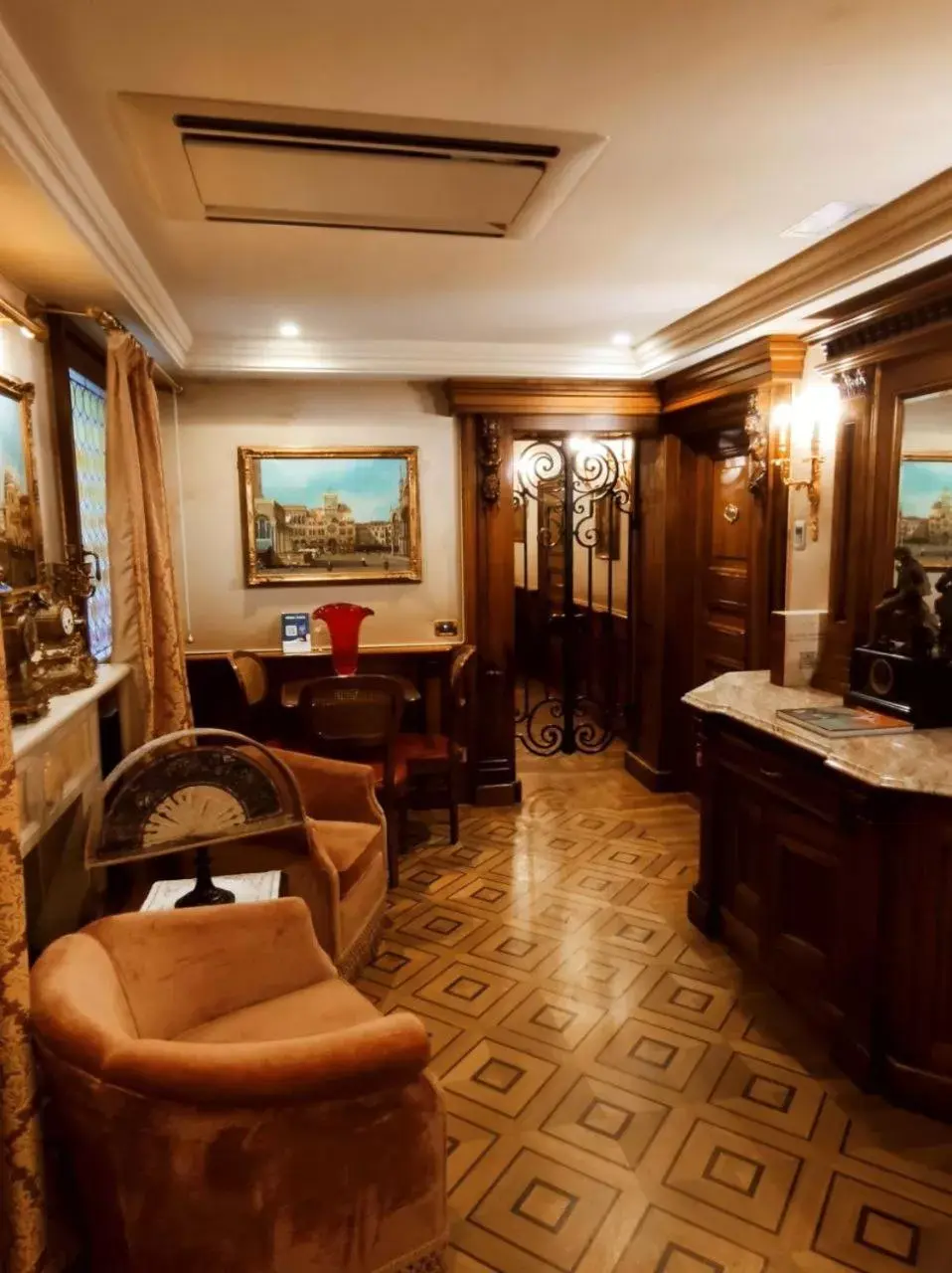 Living room, Restaurant/Places to Eat in Bellevue Luxury Rooms - San Marco Luxury