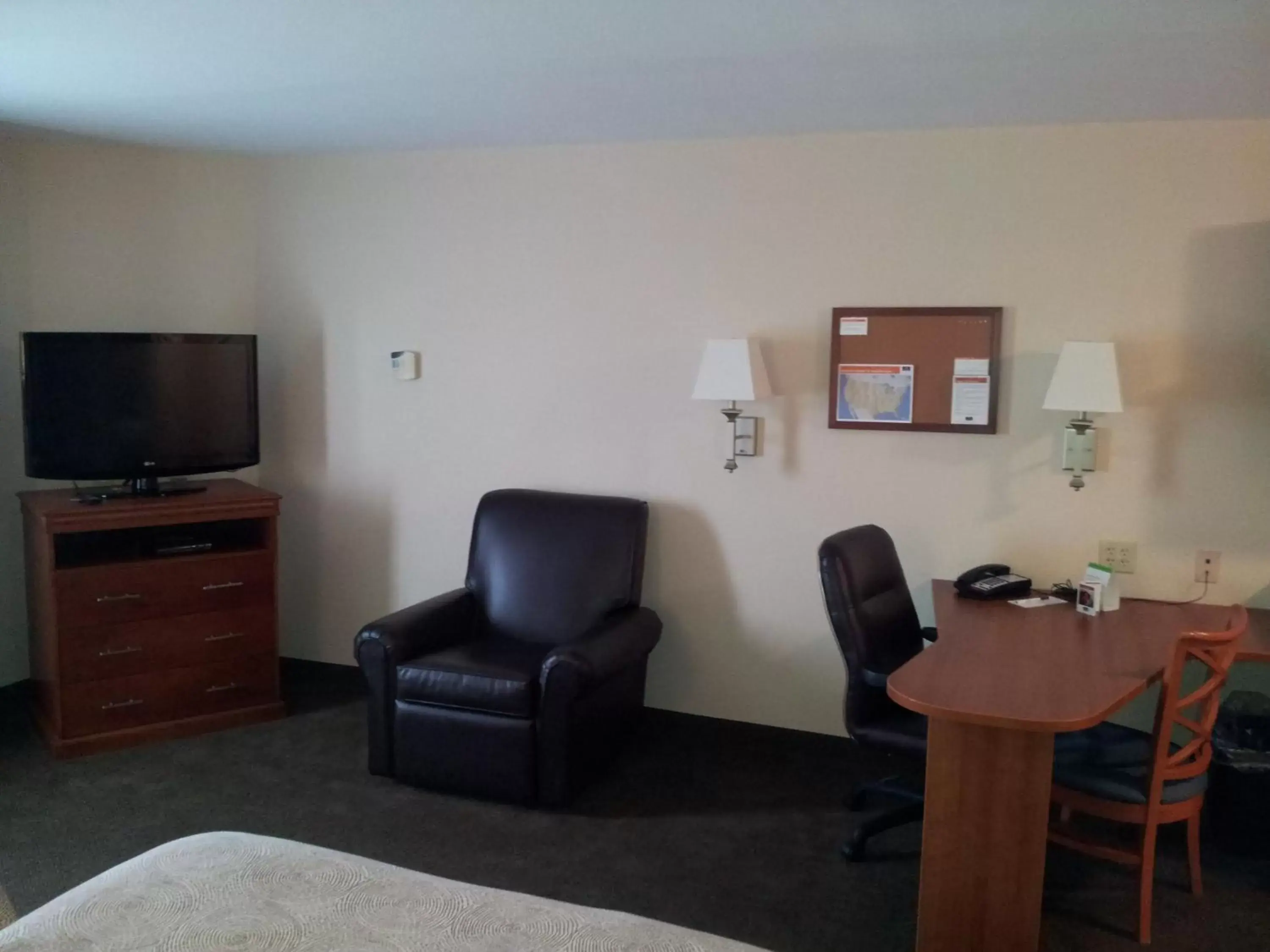 Photo of the whole room, Seating Area in Candlewood Suites Fredericksburg, an IHG Hotel
