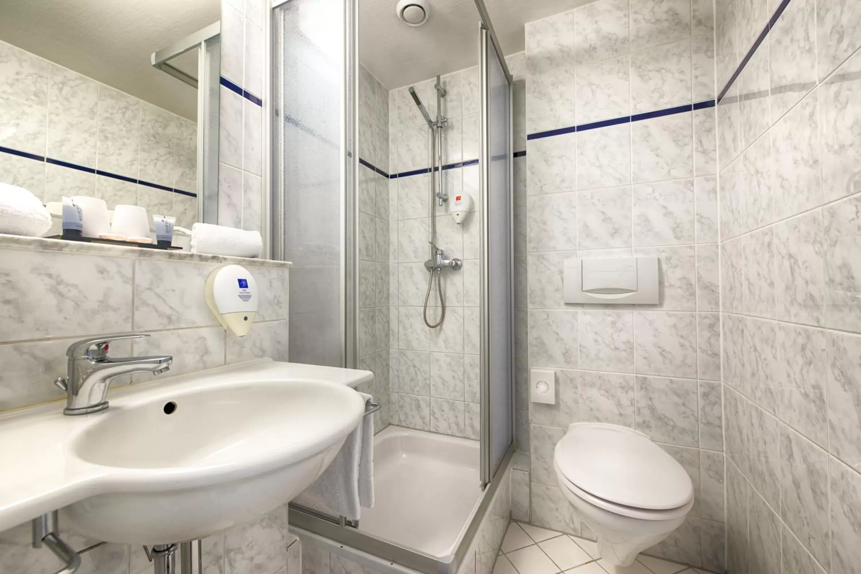 Shower, Bathroom in enjoy hotel Berlin City Messe