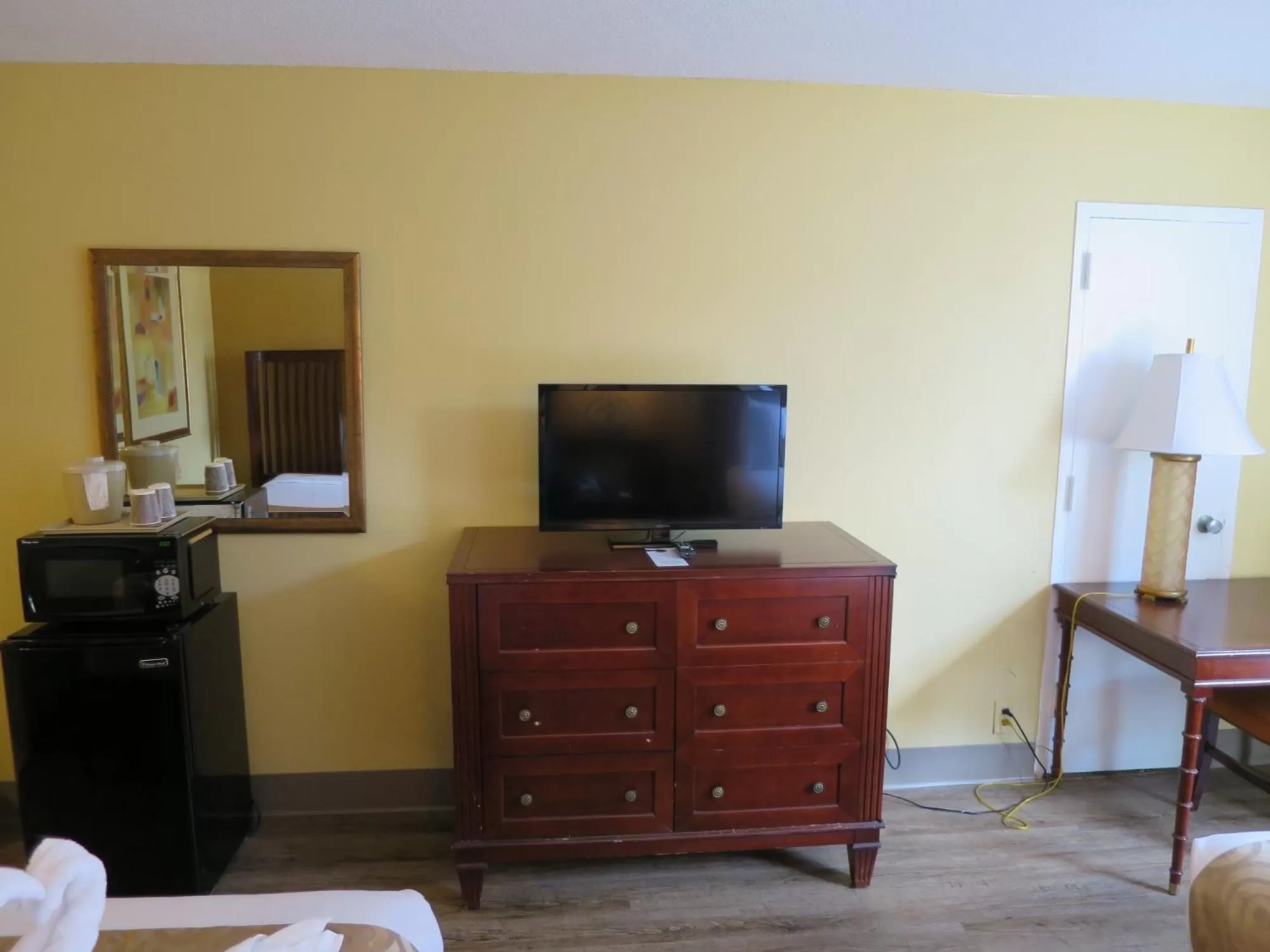 Photo of the whole room in Floridian Express International Drive