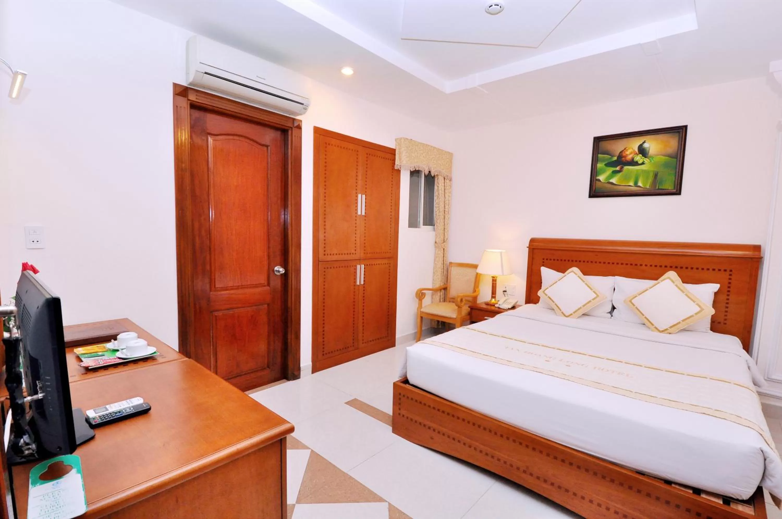 Bed in Tan Hoang Long Hotel