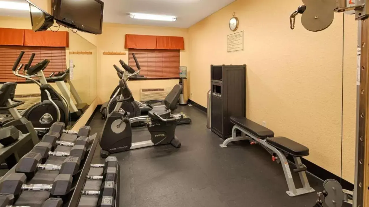 Fitness centre/facilities, Fitness Center/Facilities in Baymont by Wyndham Laredo