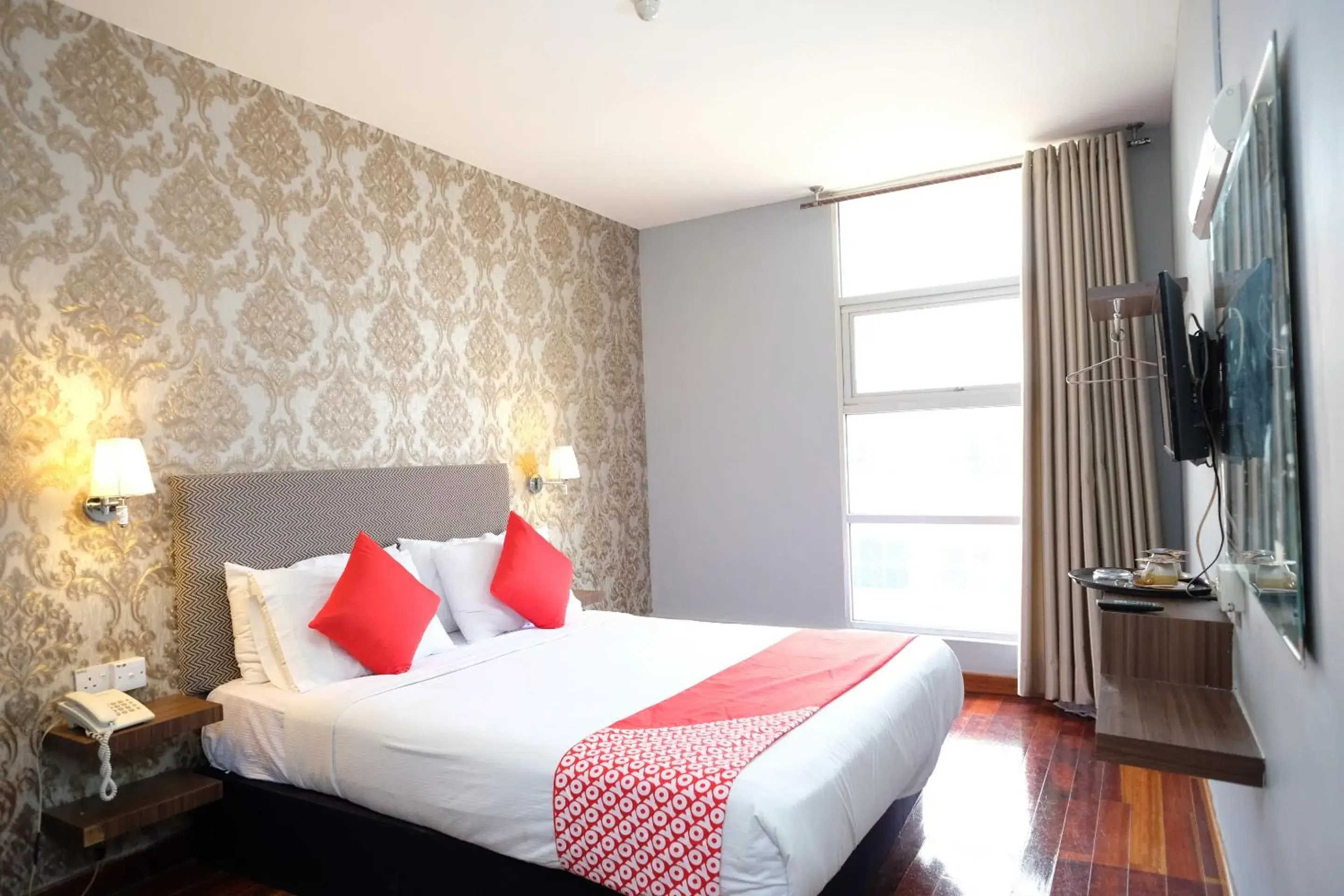 Bedroom, Bed in Super OYO 546 Grand City Hotel