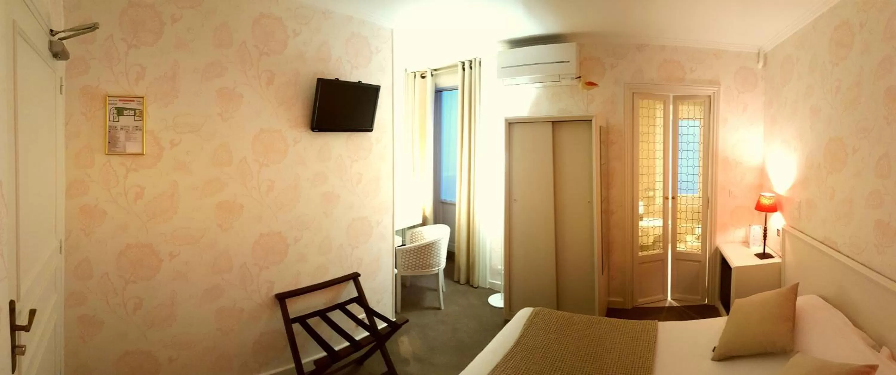 Photo of the whole room in Hôtel du Parc