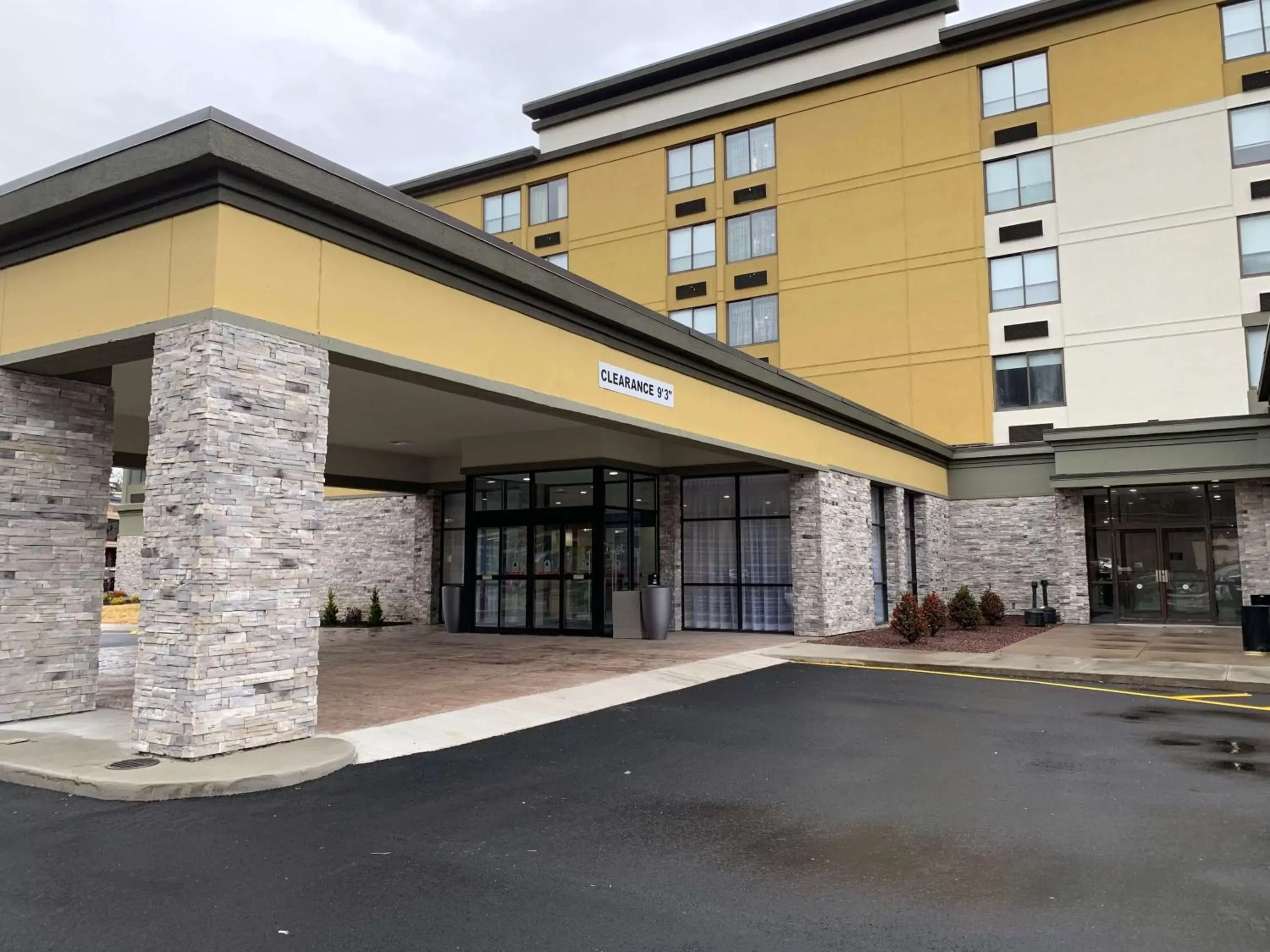 Property Building in Best Western Plus Clarks Summit Scranton Hotel