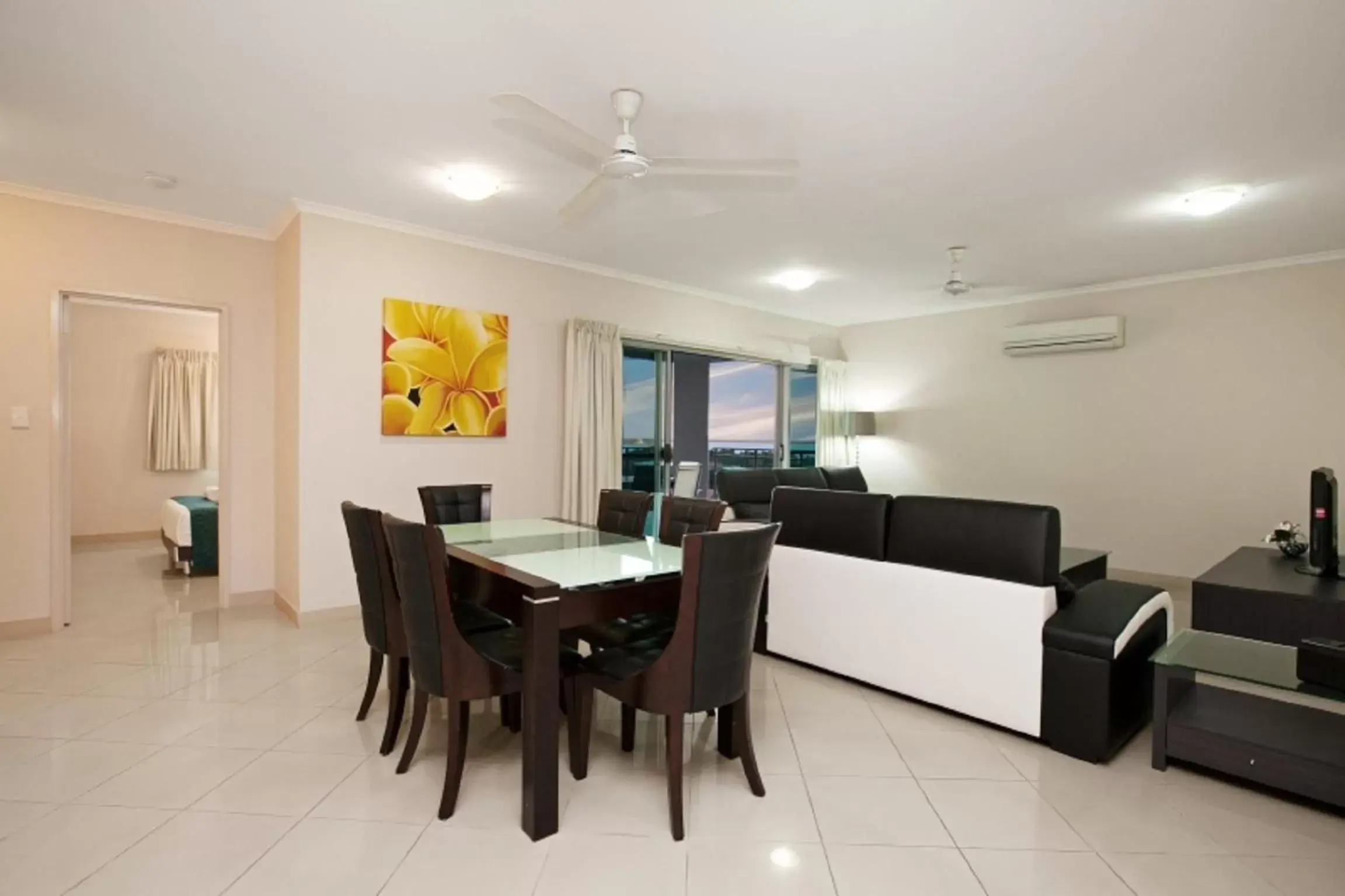 Dining Area in Argus Apartments Darwin