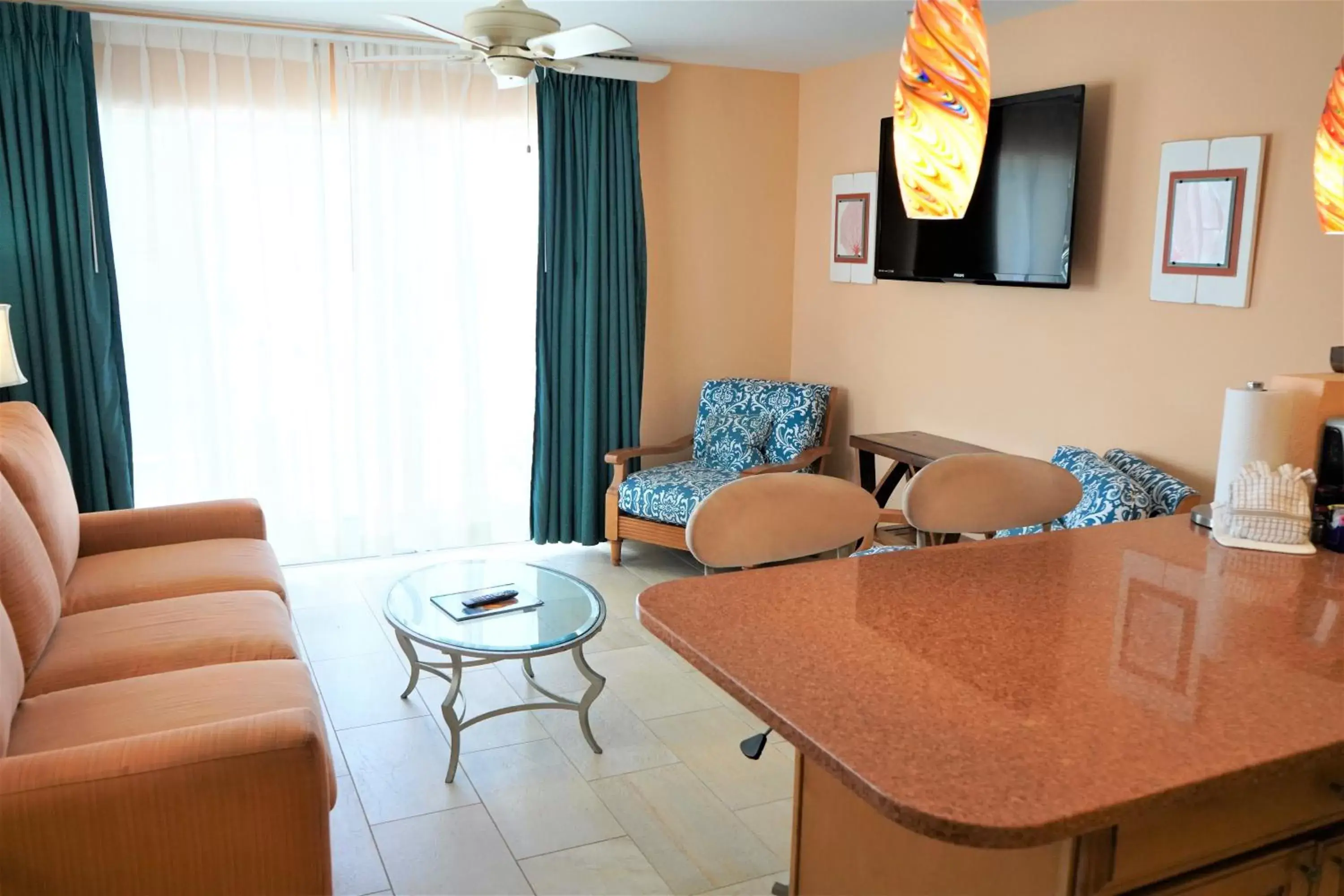 Living room, Seating Area in Glunz Ocean Beach Hotel and Resort