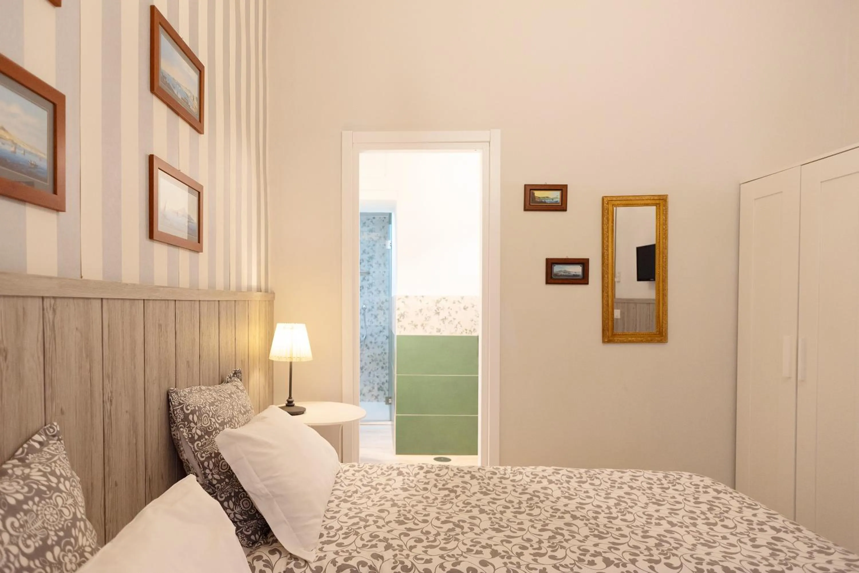 Photo of the whole room, Bed in B&B Dei Decumani