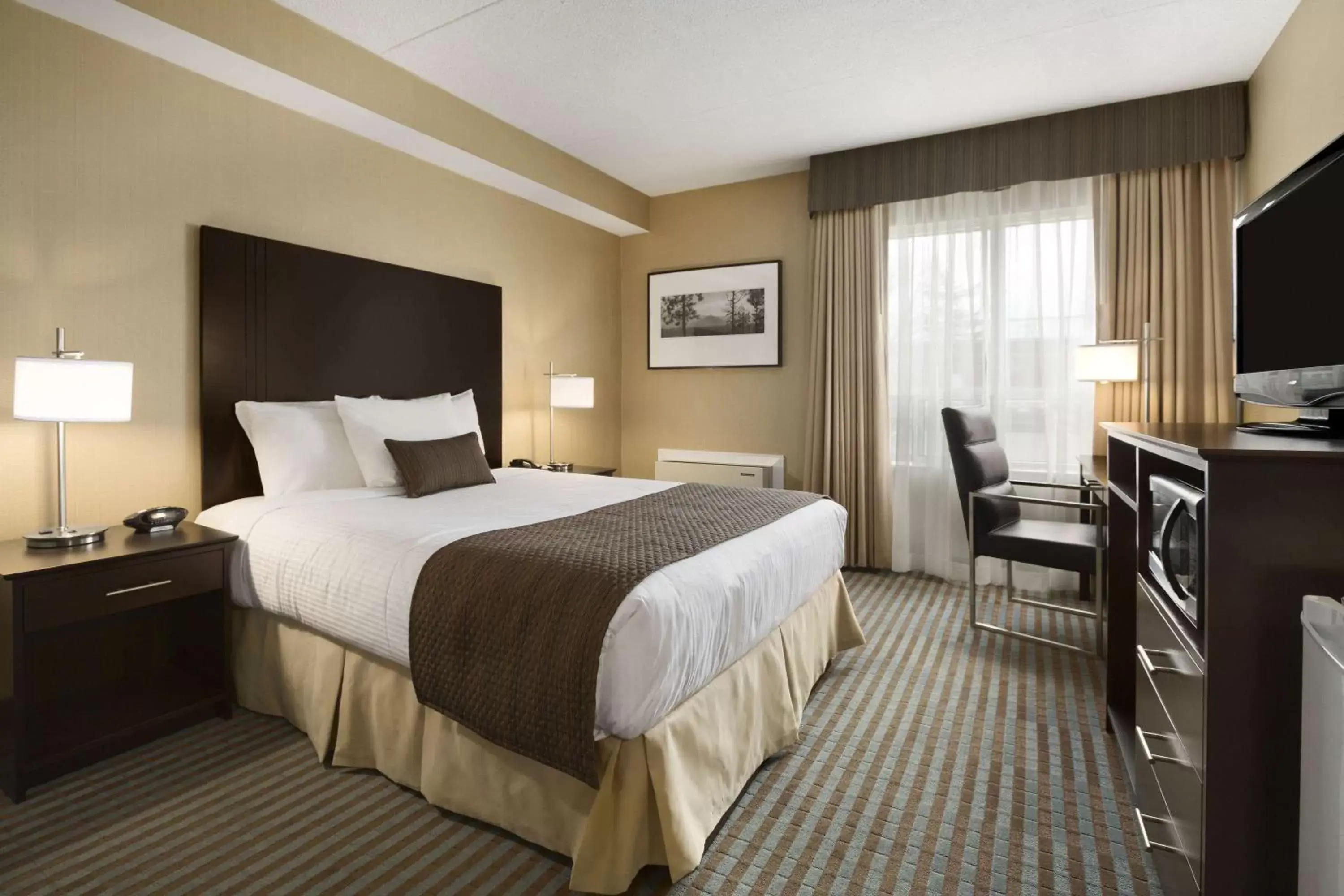 Photo of the whole room, Bed in Days Inn by Wyndham Stouffville