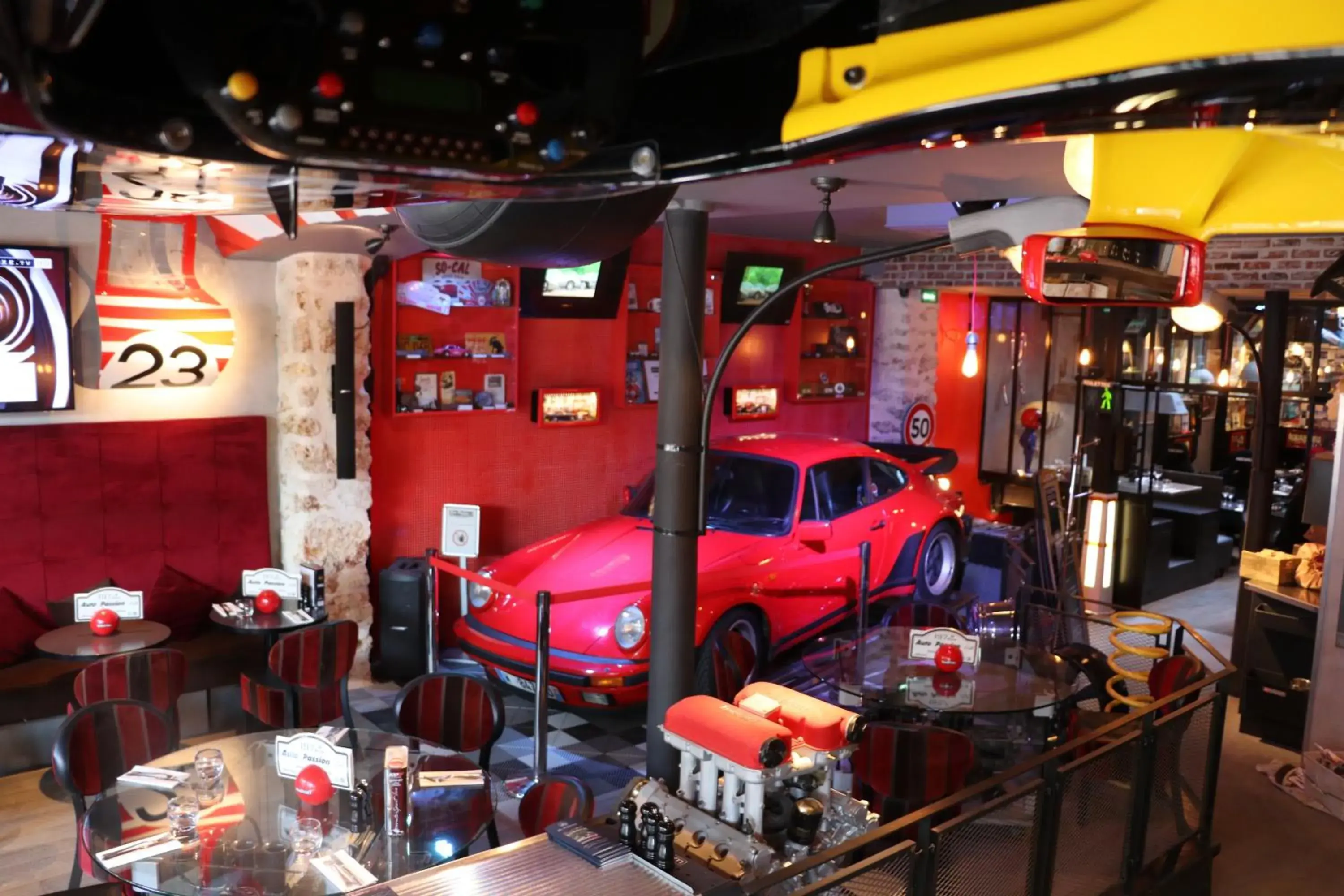 Restaurant/places to eat in Acropole Restaurant/places to eat in Acropole