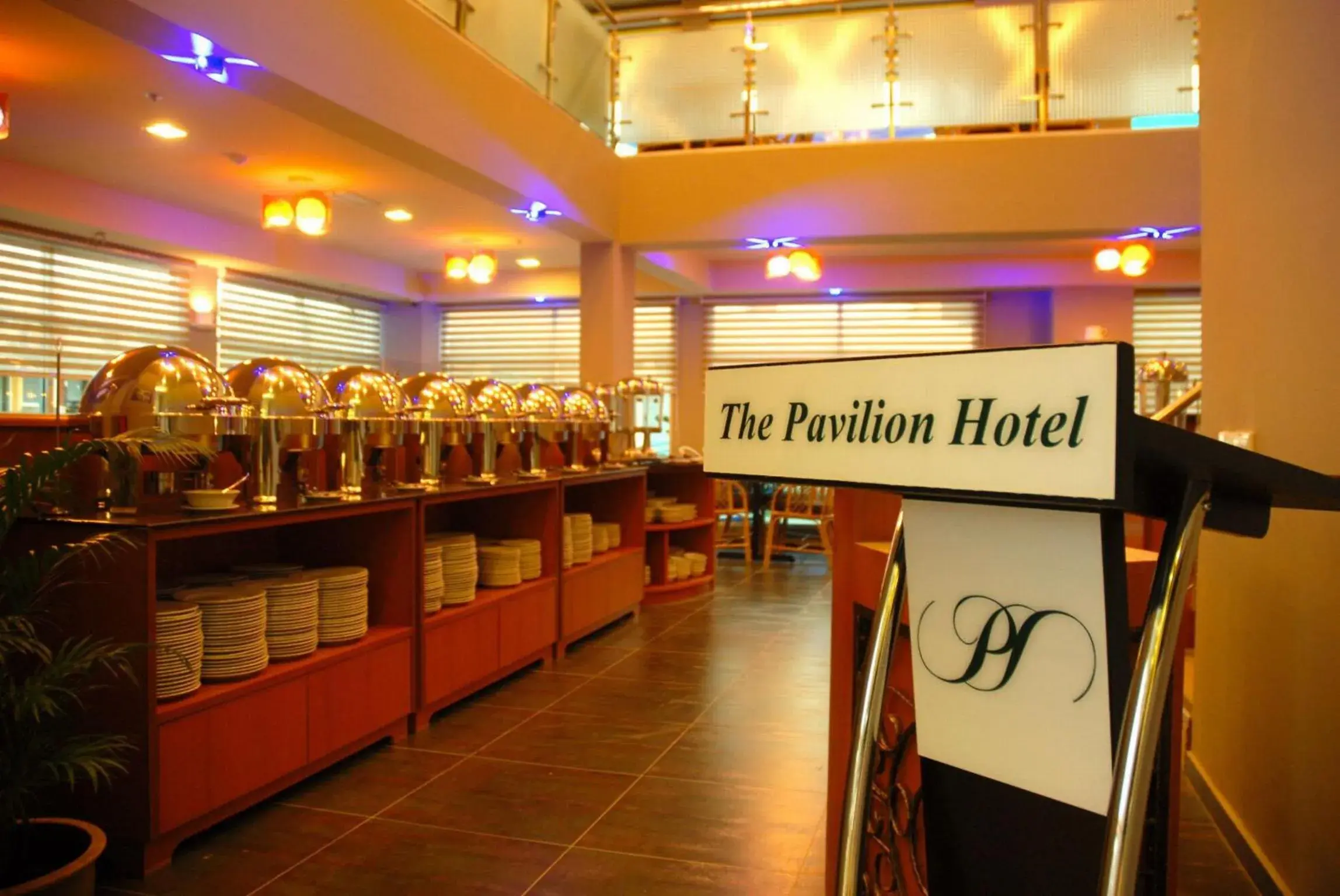 Restaurant/Places to Eat in The Pavilion Hotel