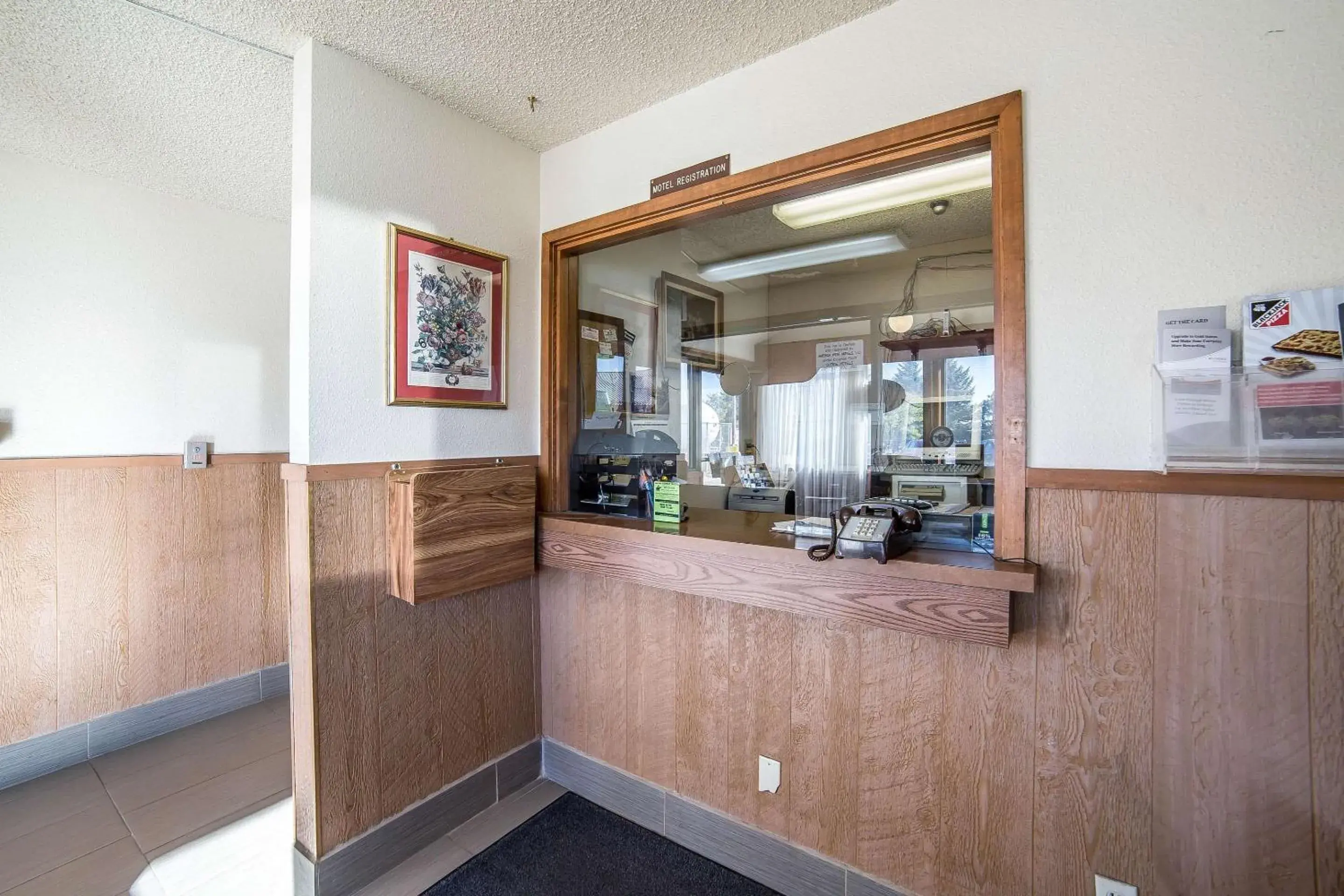 Lobby or reception in Rodeway Inn Cheyenne East