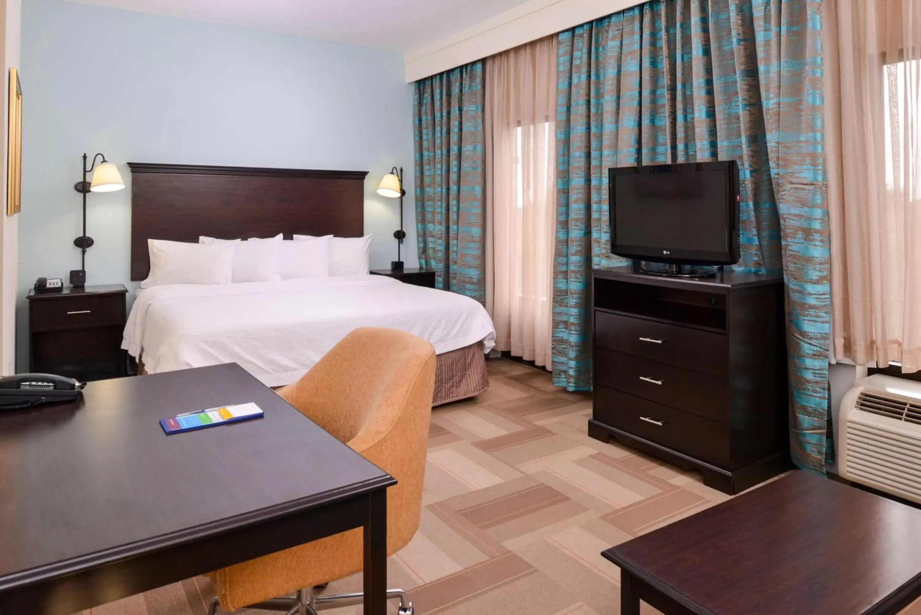 Bed in Hampton Inn & Suites Lady Lake/The Villages