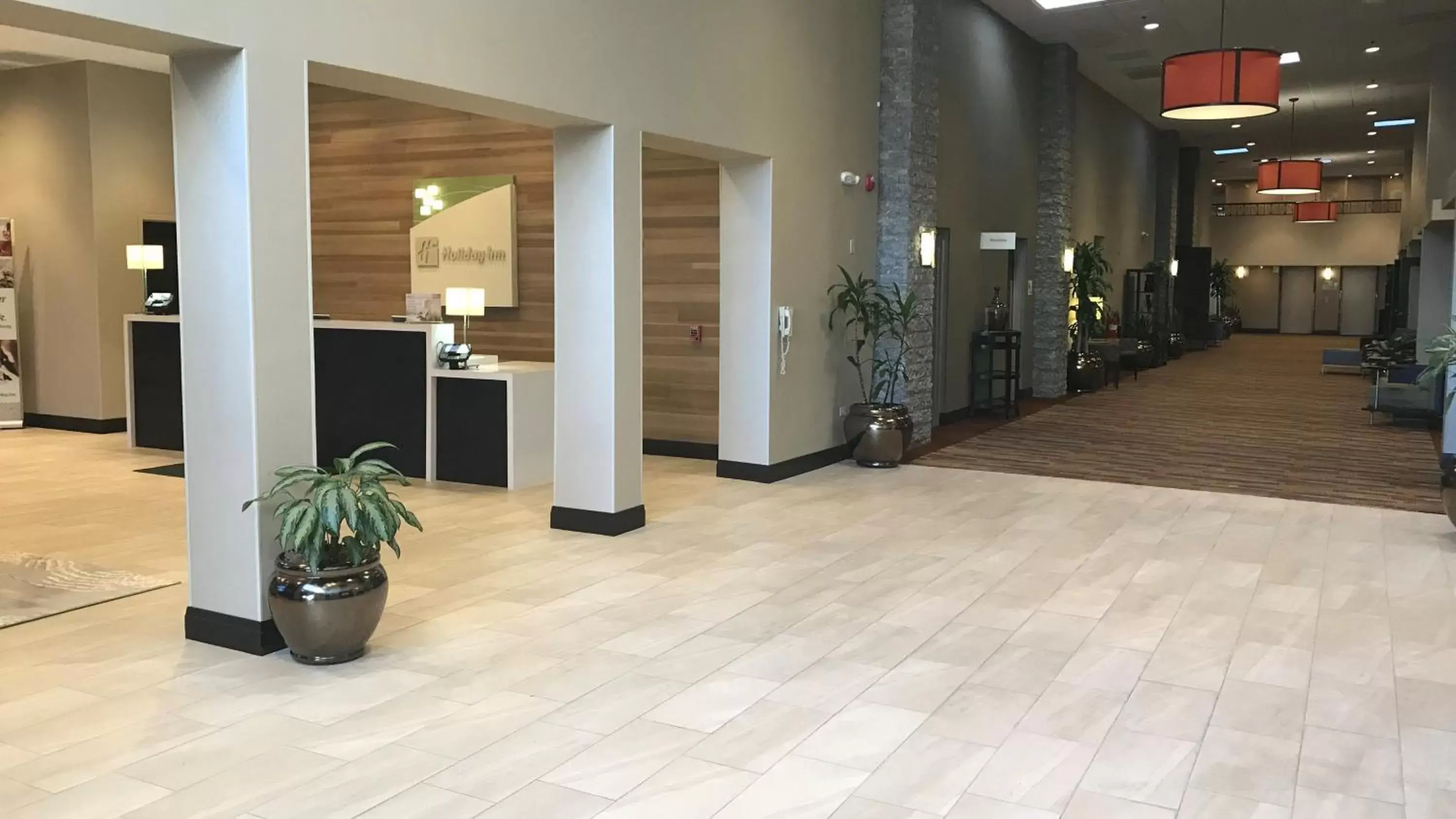 Property building in Holiday Inn & Suites Chicago-Carol Stream Wheaton, an IHG Hotel