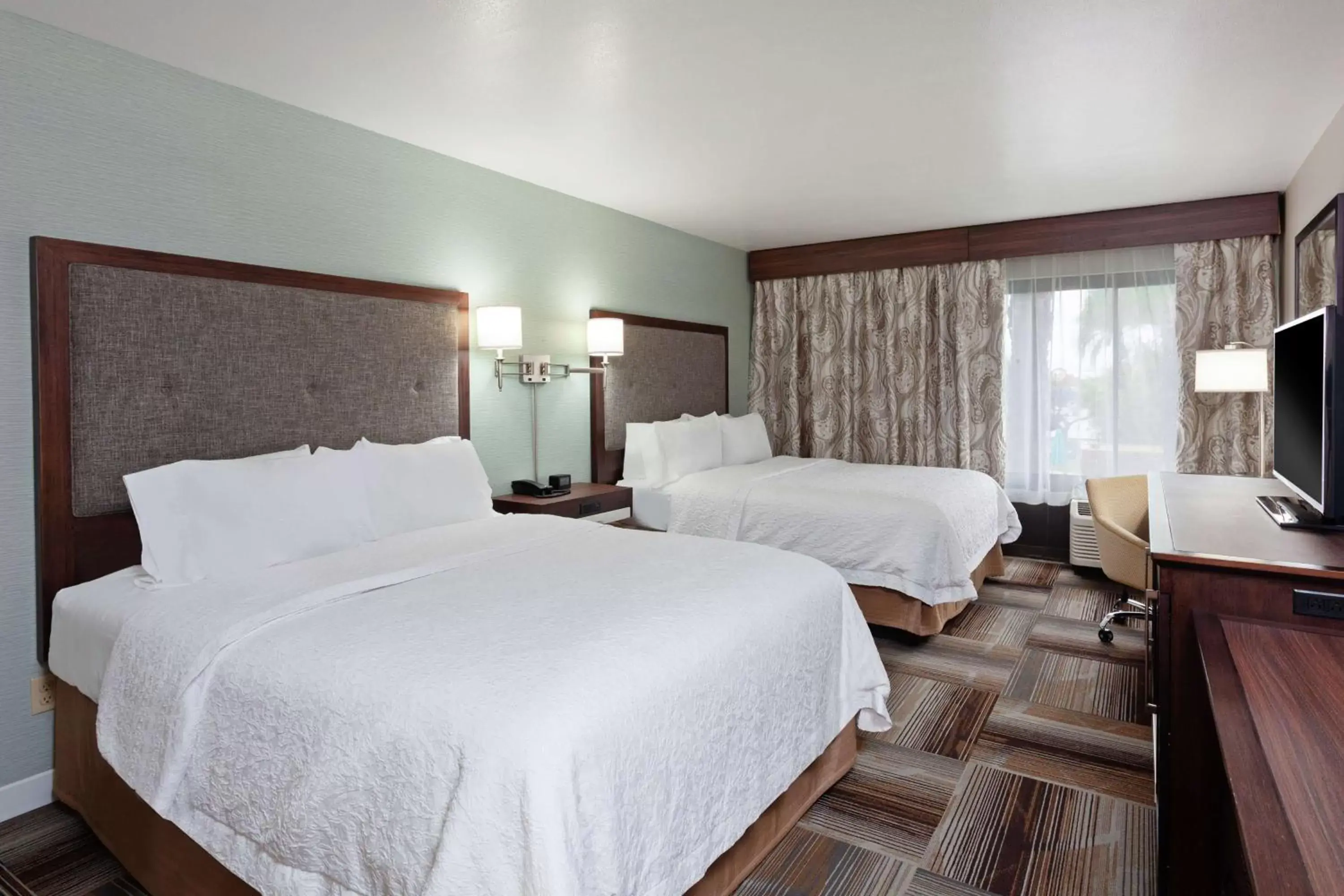 Bedroom, Bed in Hampton Inn Los Angeles/Arcadia