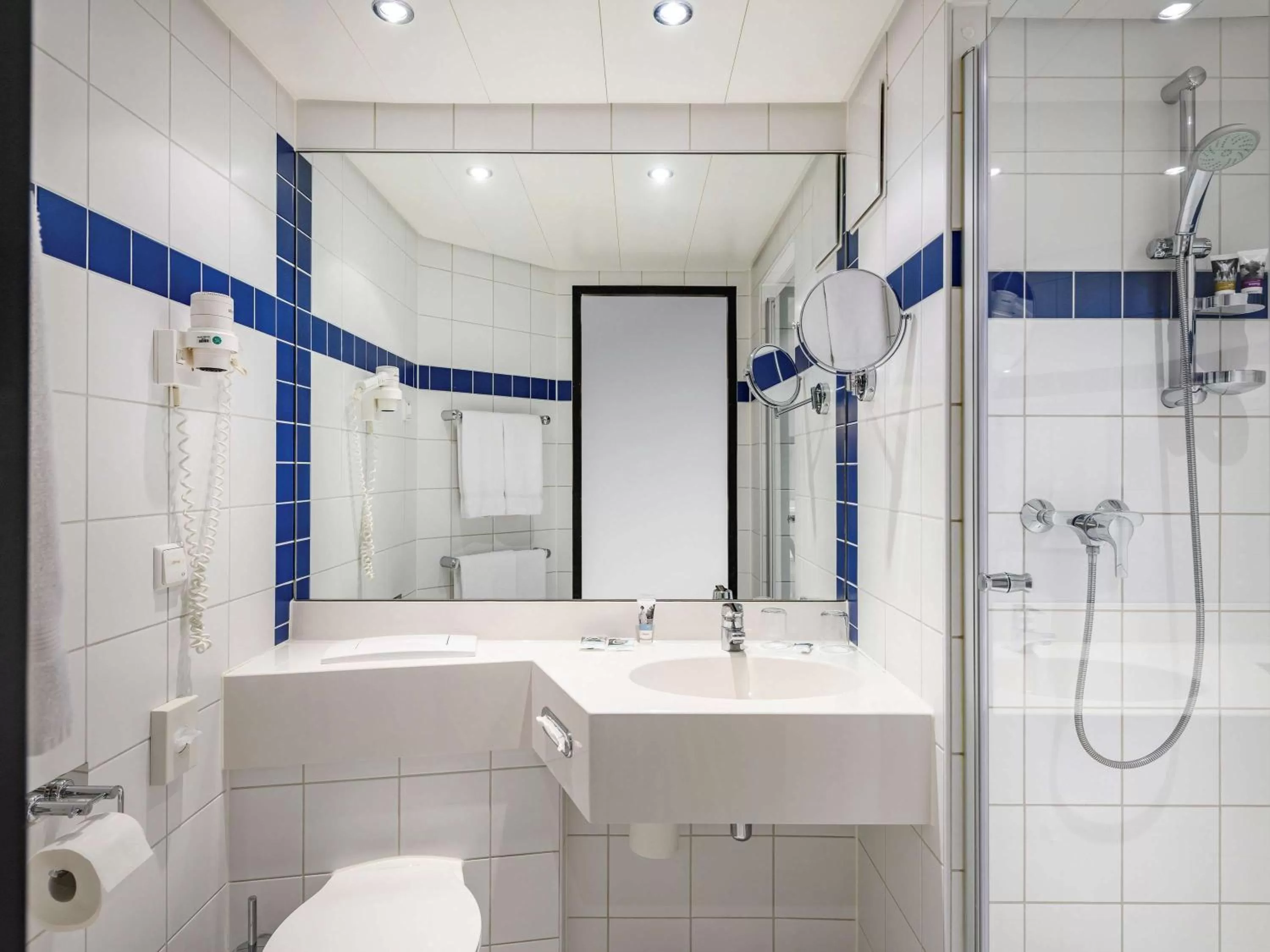 Photo of the whole room, Bathroom in Mercure Stuttgart City Center