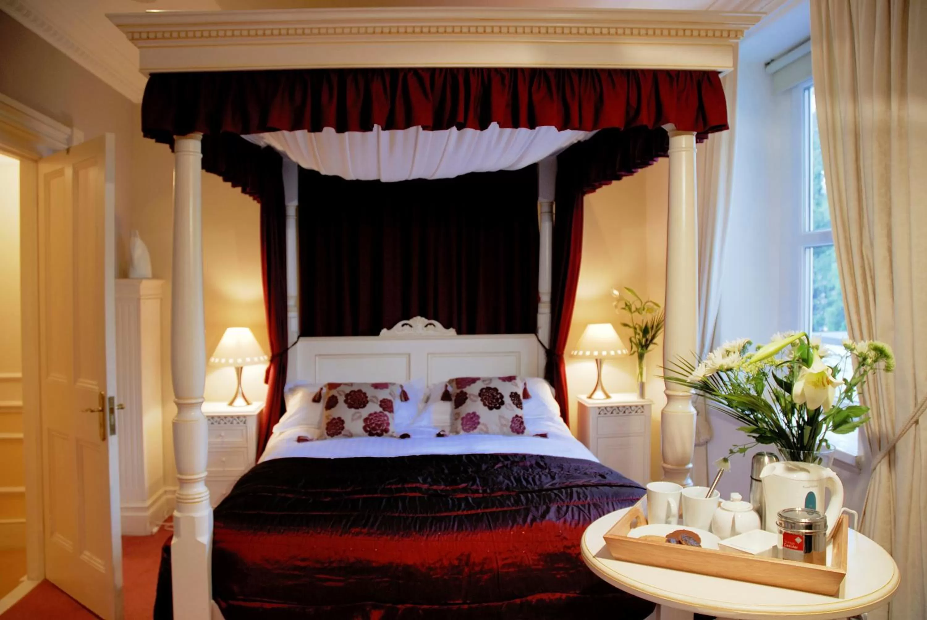 Bed in The Bath House Boutique B&B - IN-ROOM Breakfast - FREE parking