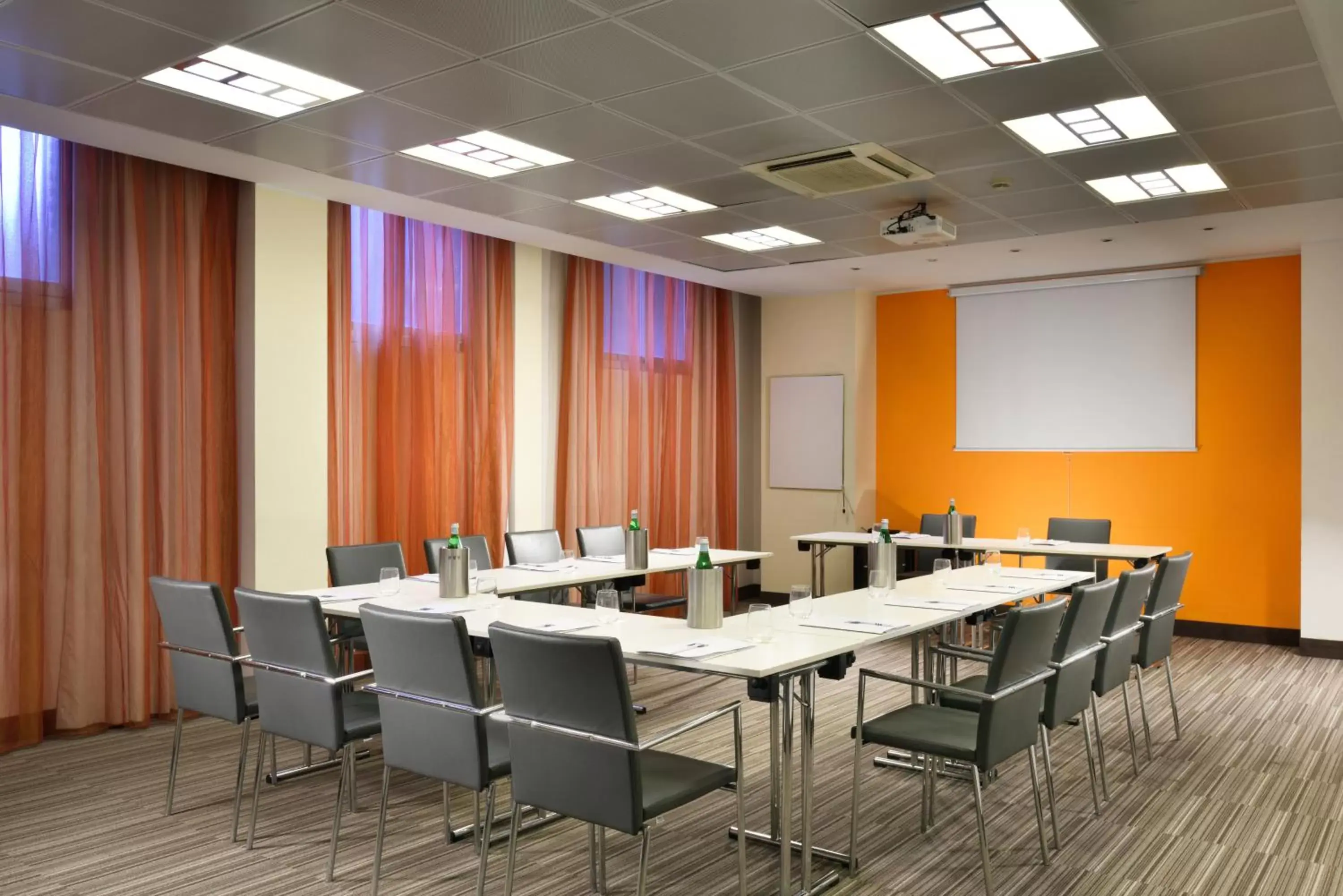 Meeting/conference room in UNAHOTELS Mediterraneo Milano