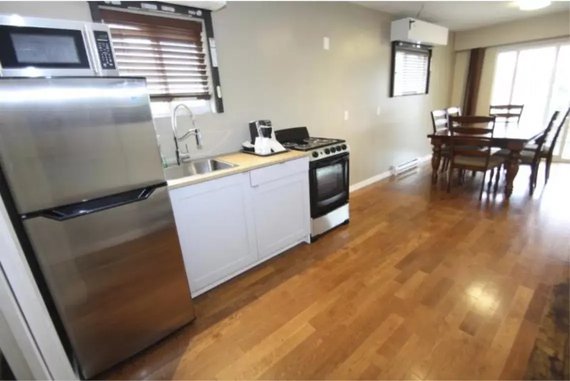 Kitchen/Kitchenette in Harrison Spa Motel