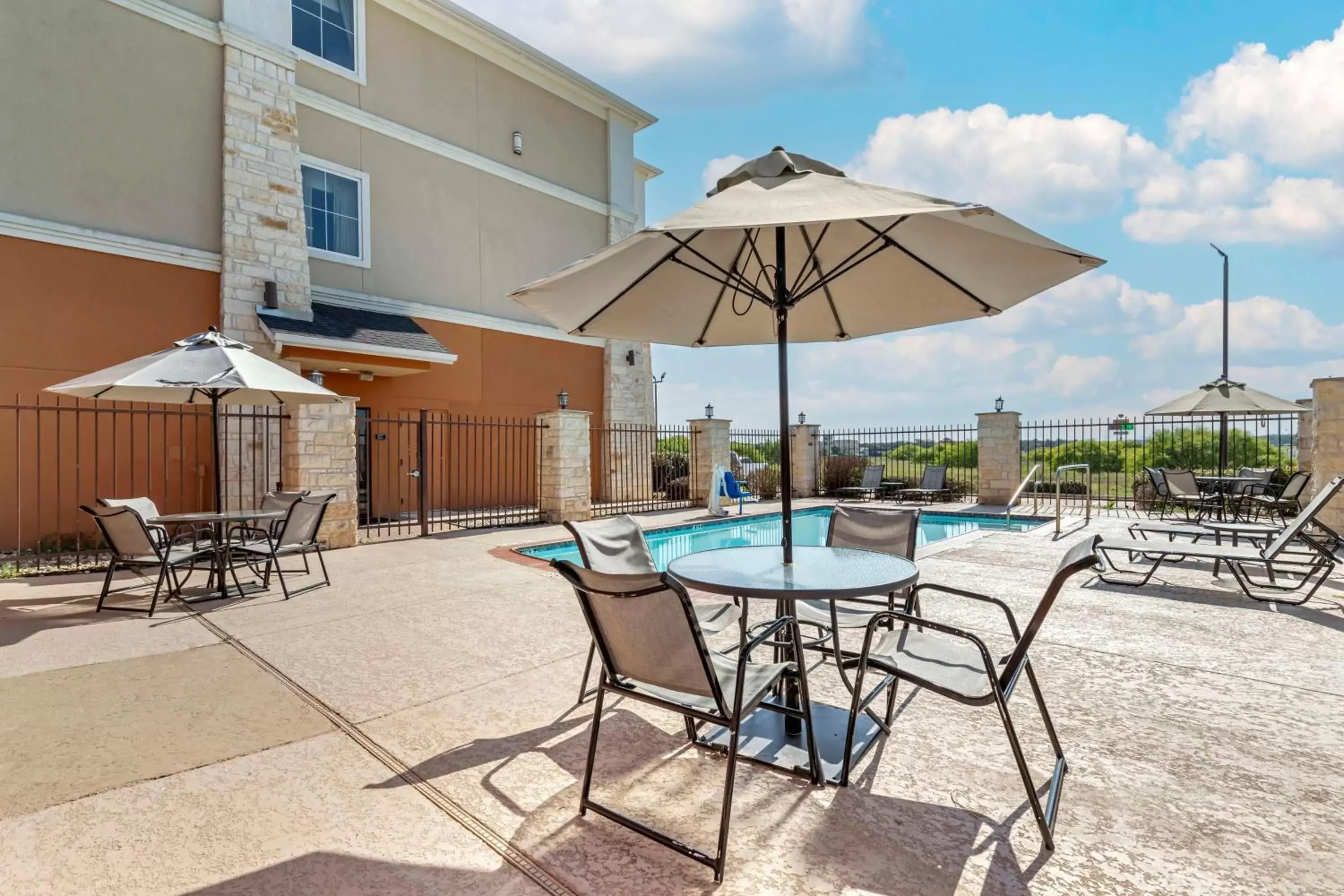 Pool view, Swimming Pool in Best Western Plus Longhorn Inn & Suites