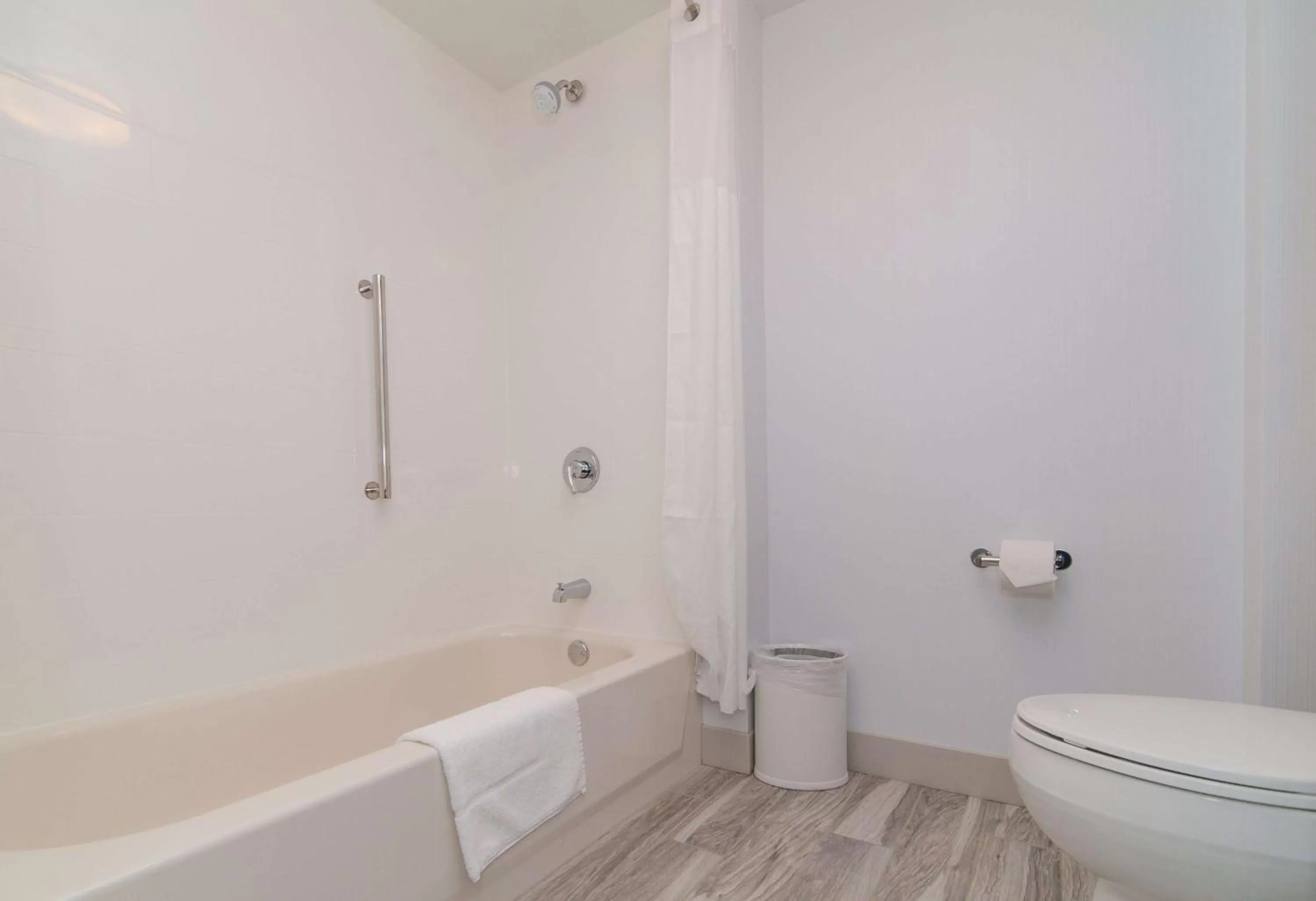 Bathroom in Hampton Inn Norwich