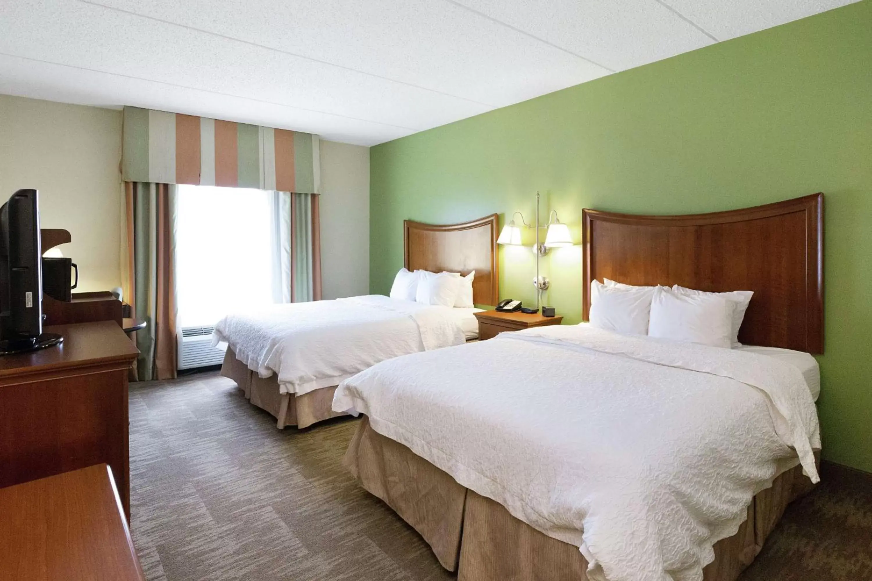 Bed in Hampton Inn & Suites Blairsville