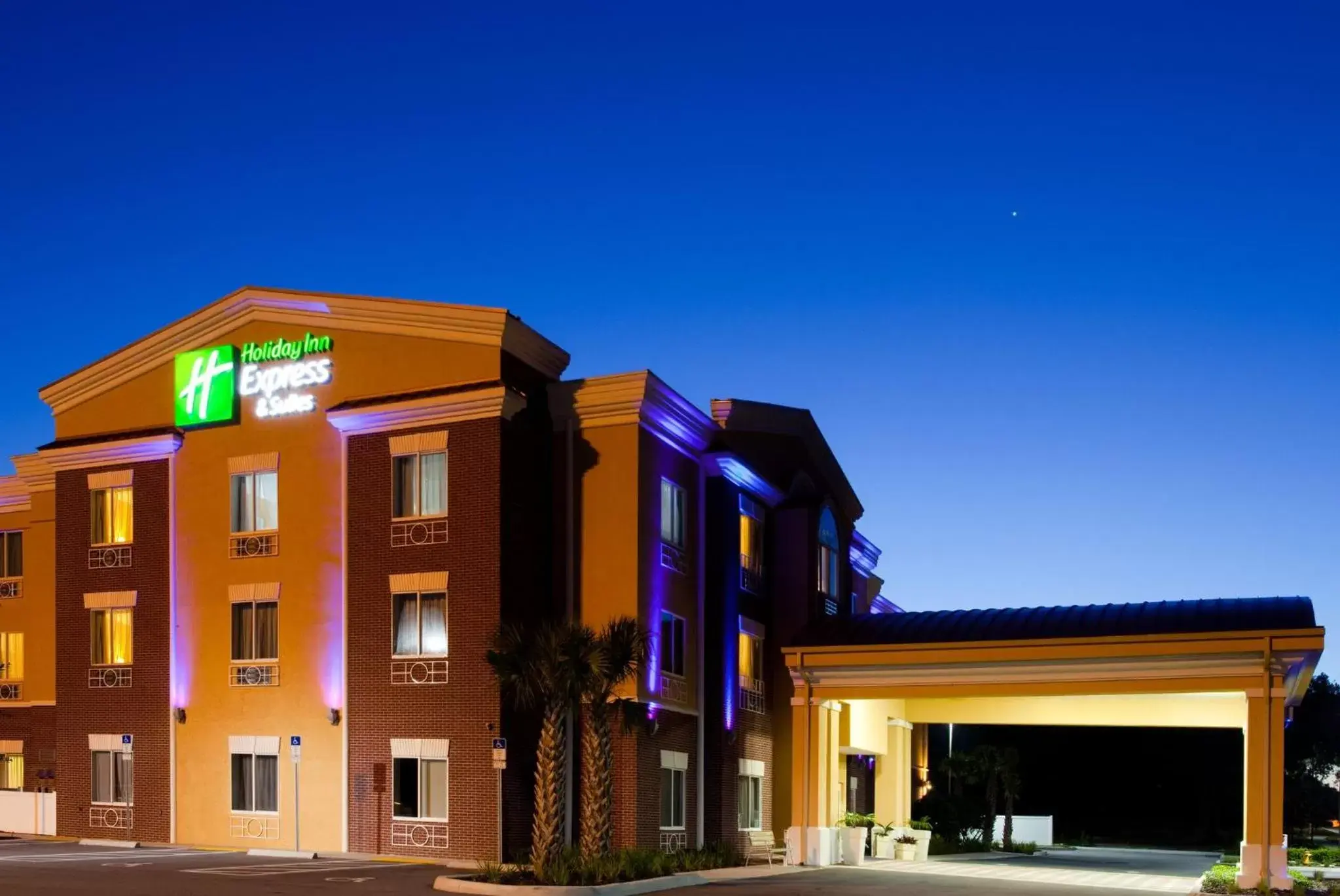 Property building in Holiday Inn Express Hotel & Suites Brooksville-I-75 by IHG Property building in Holiday Inn Express Hotel & Suites Brooksville-I-75 by IHG