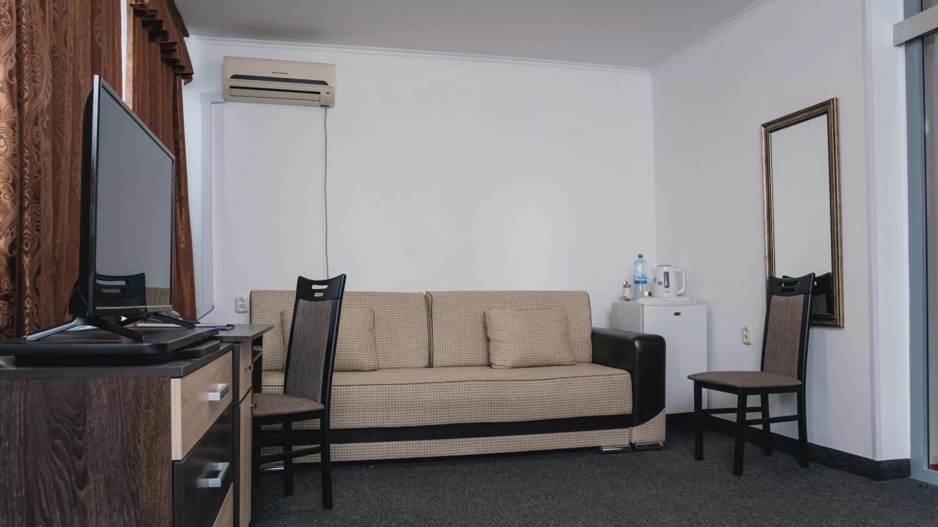 Living room in Aktobe Hotel