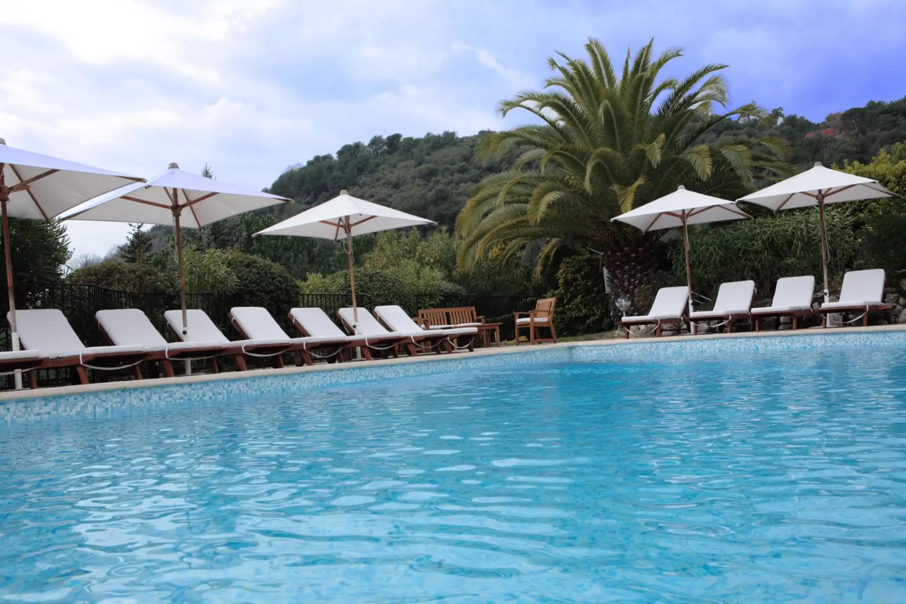 Swimming Pool in Hotel les Vergers de Saint Paul