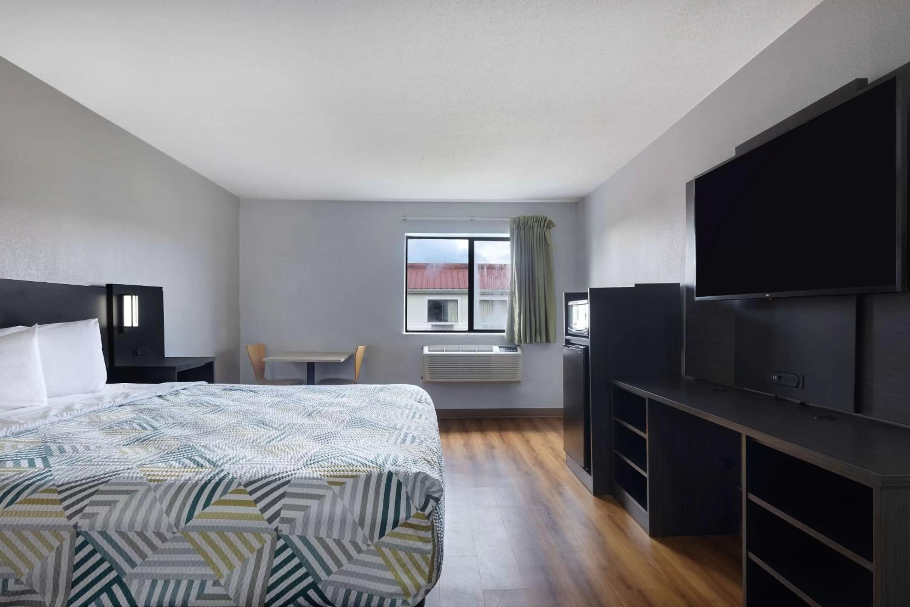 Bedroom, Bed in Motel 6-Shepherdsville, KY Louisville South