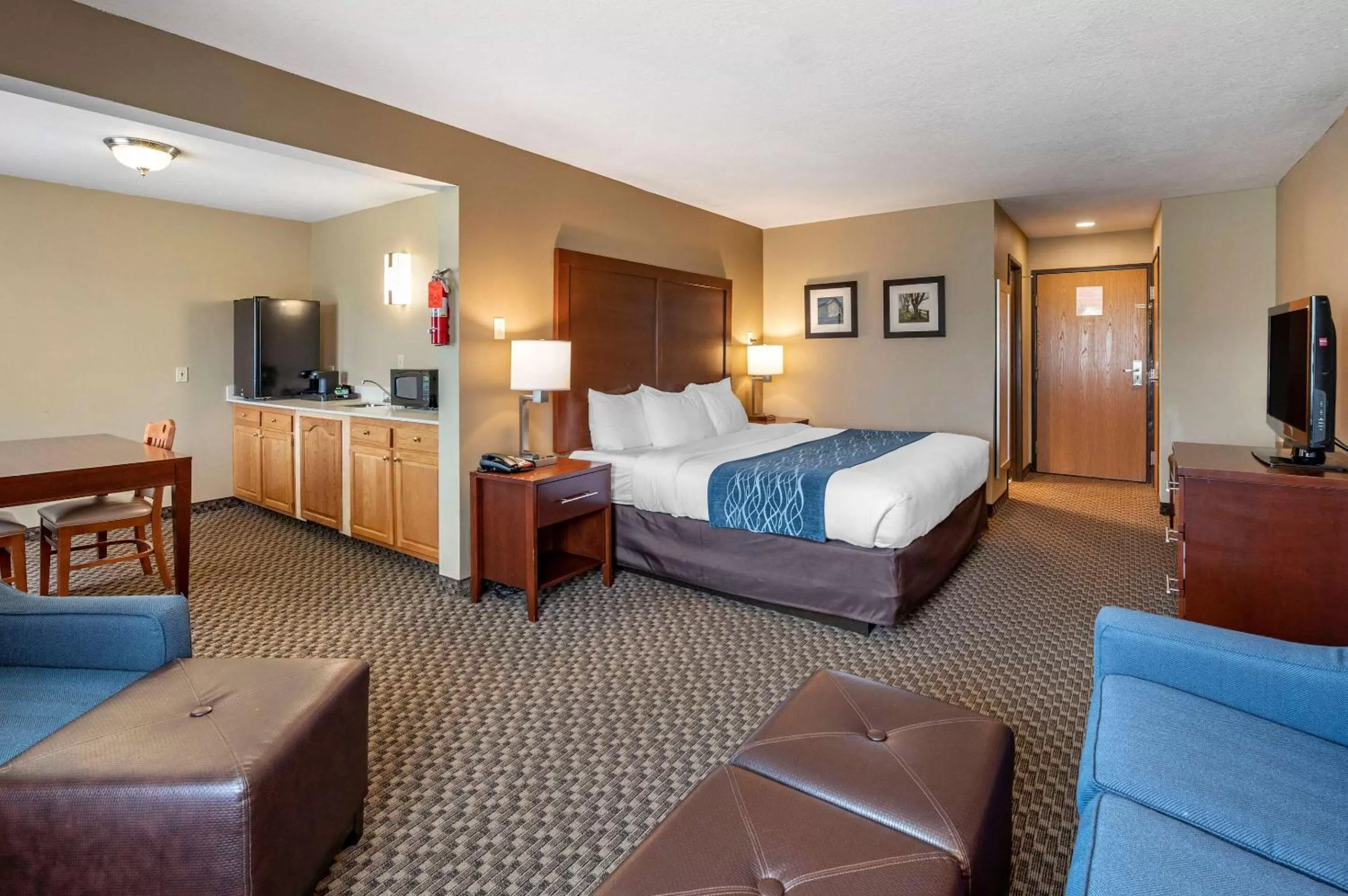 Photo of the whole room, Bed in Comfort Inn & Suites Napoleon
