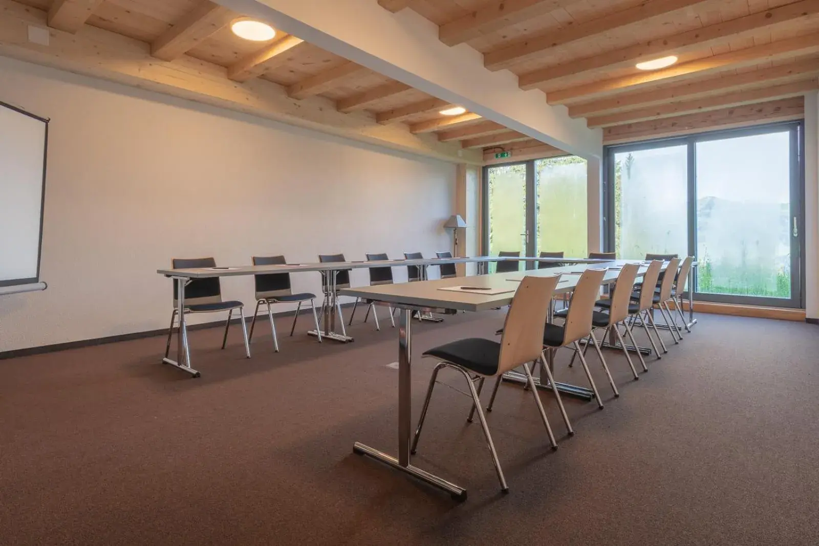 Meeting/conference room in Rinderberg Swiss Alpine Lodge