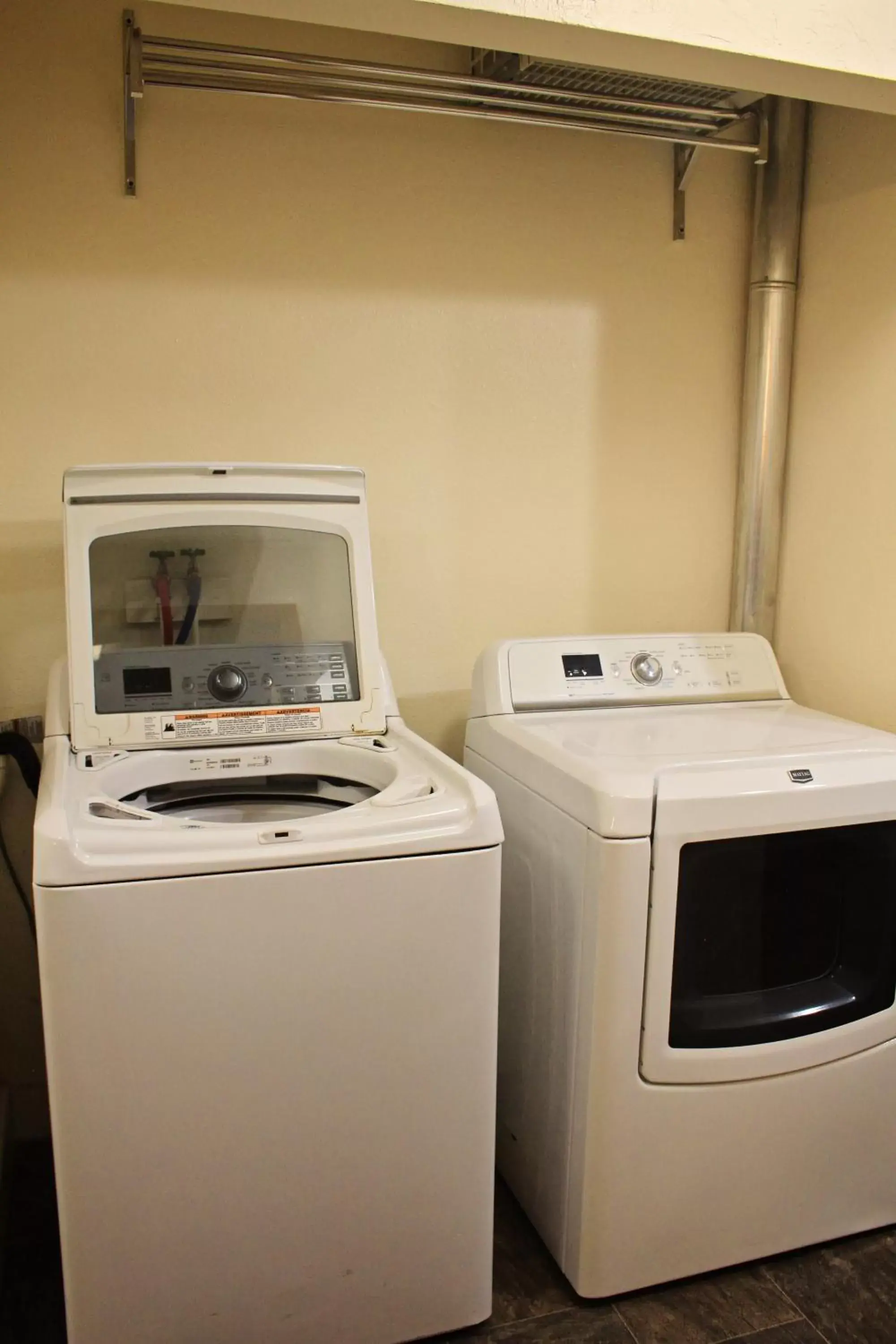 laundry, Kitchen/Kitchenette in Bowen Motel