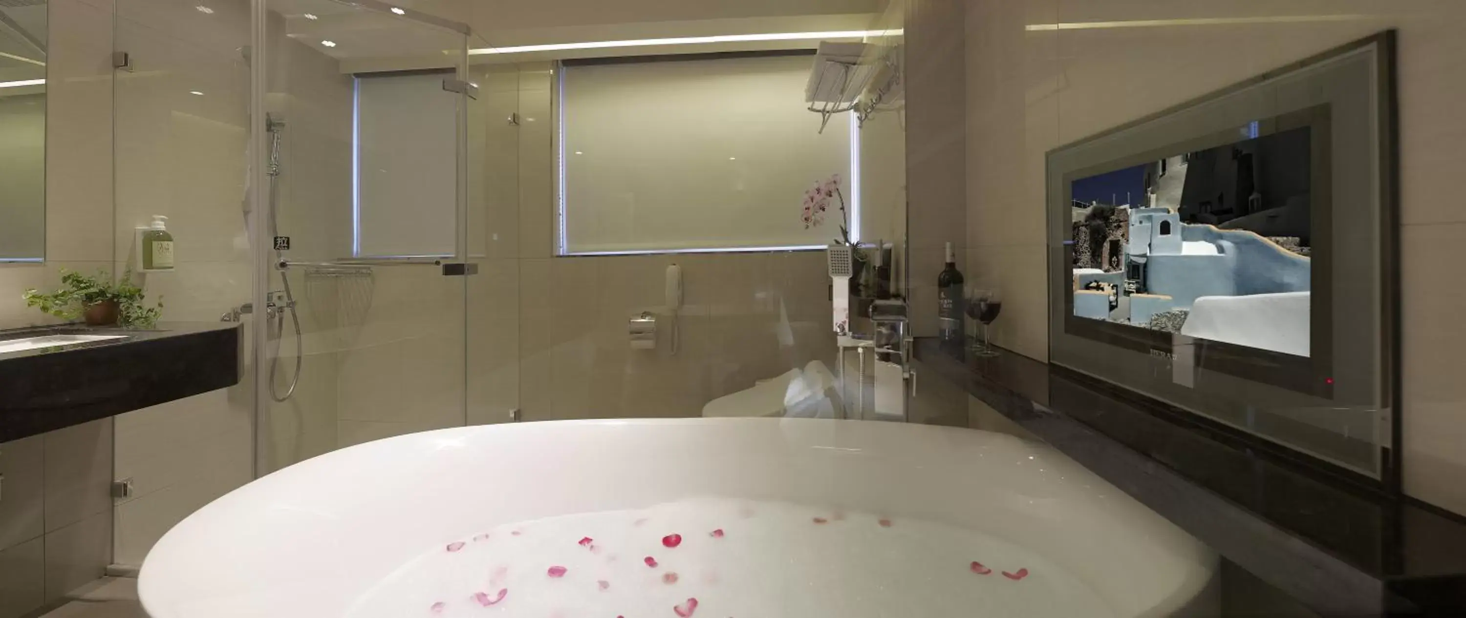 Bathroom in Beauty Hotels - Hotel Bnight-Self Check-In Hotel
