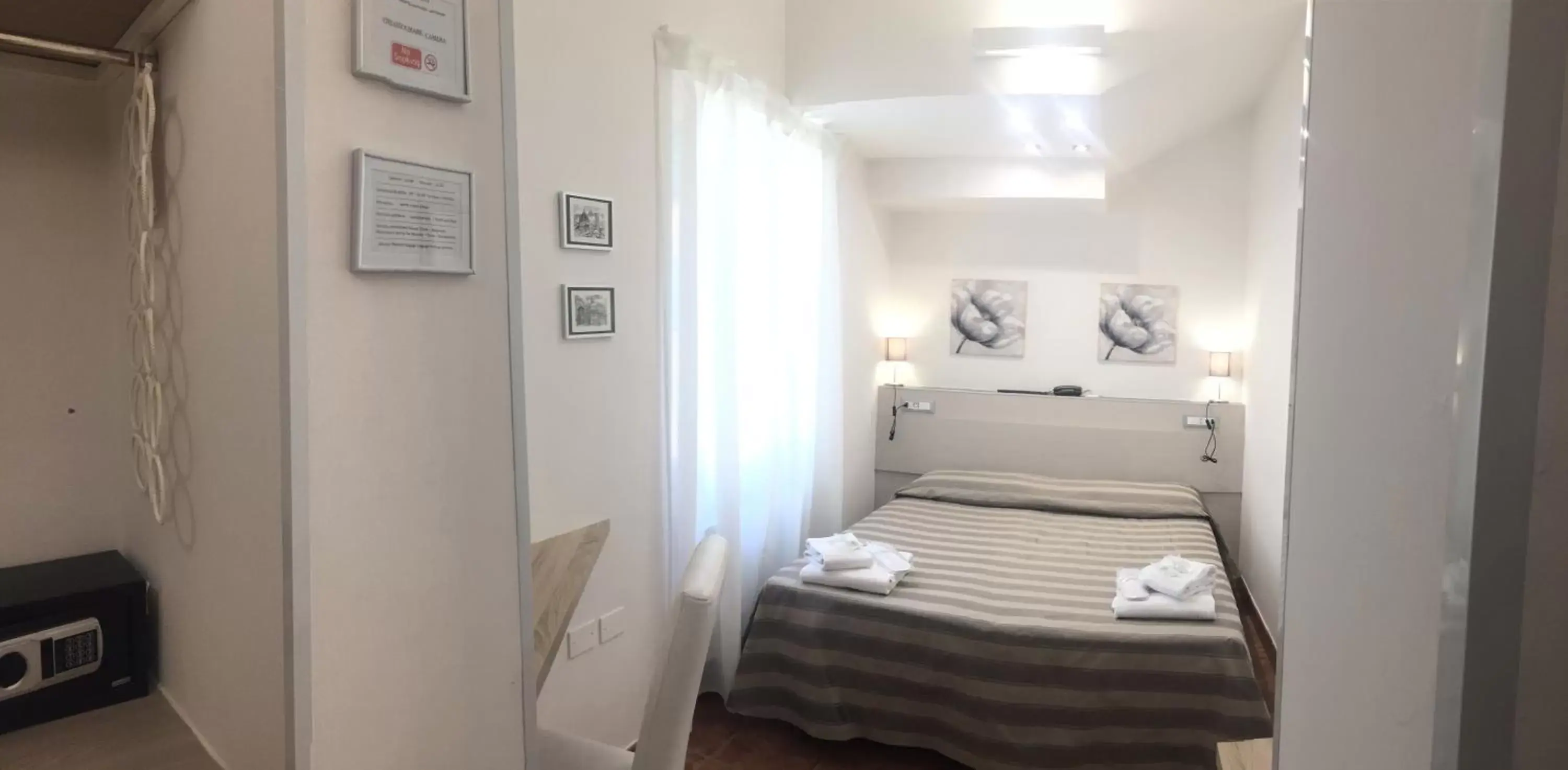 Bedroom, Bed in Hotel Alinari