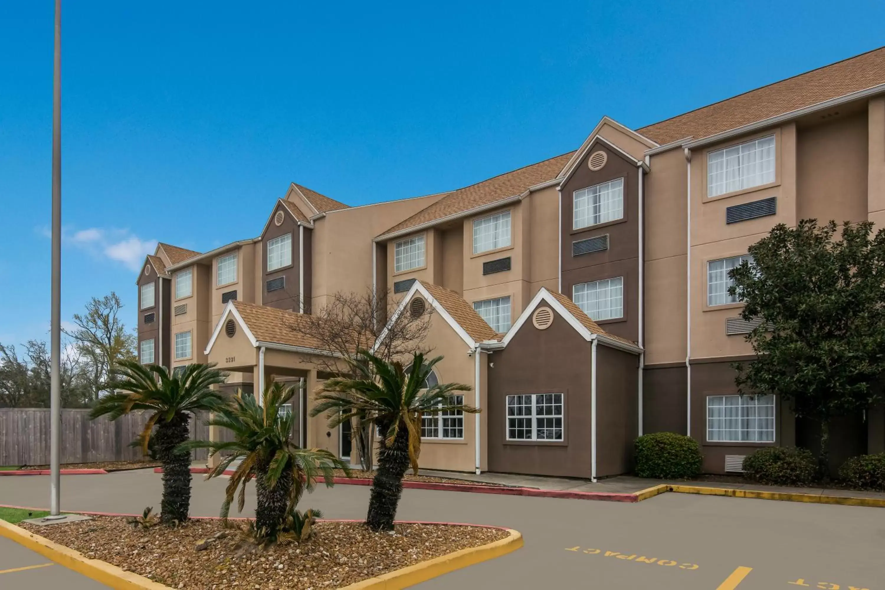 Property Building in Americas Best Value Inn & Suites Lake Charles at I-210 Exit 5