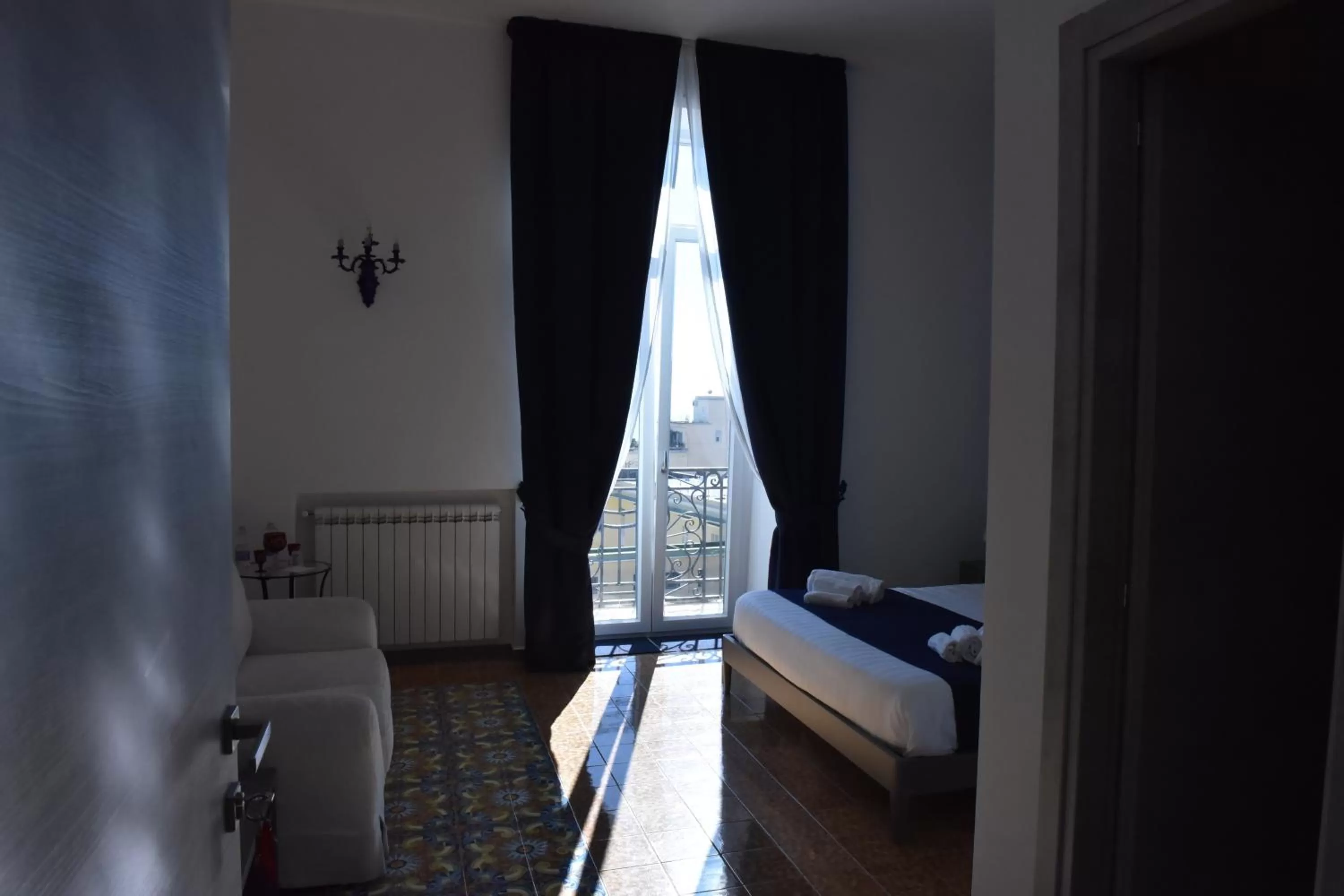 Photo of the whole room in Specchio di Parthenope B&B