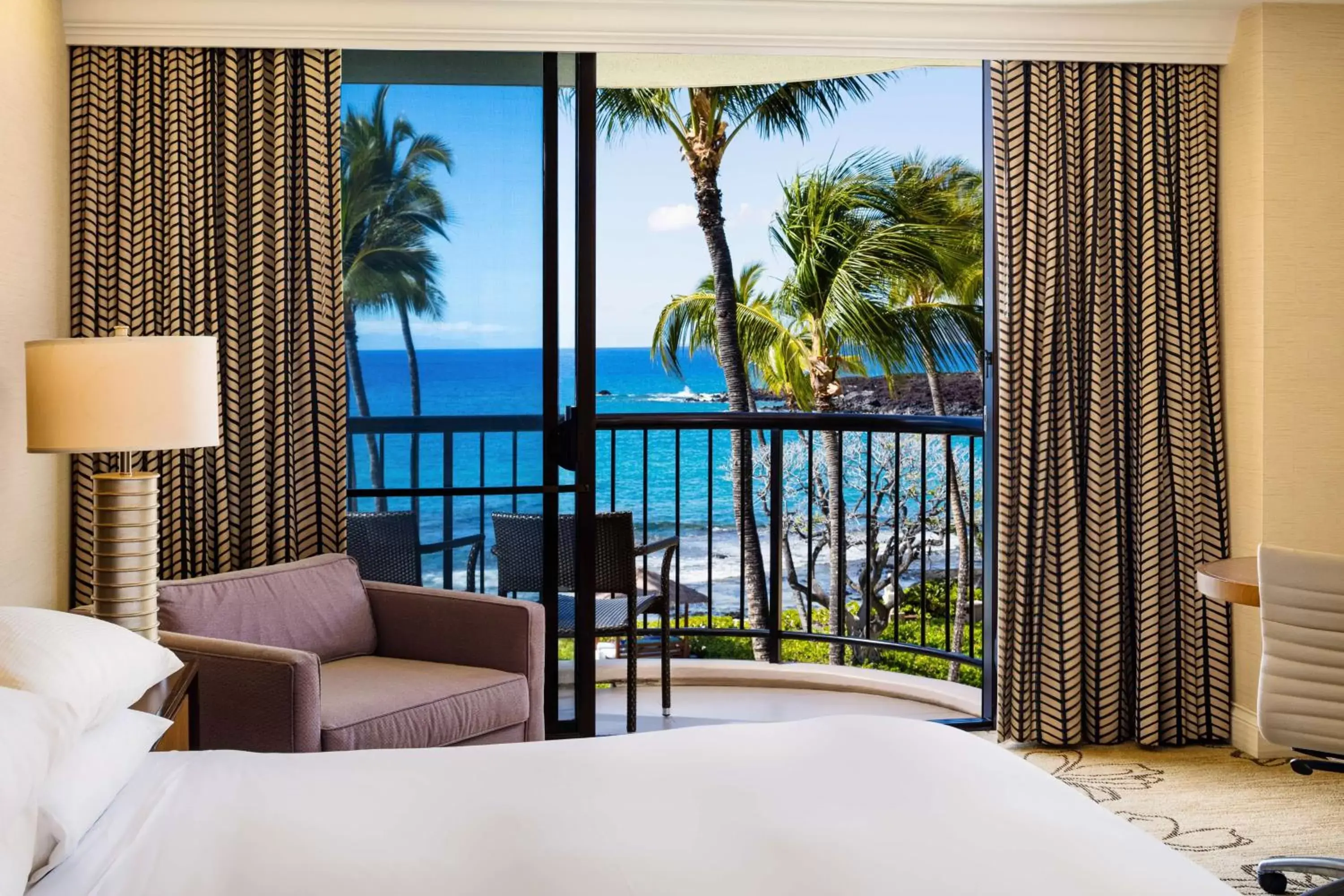 Bed, Pool View in Hilton Waikoloa Village