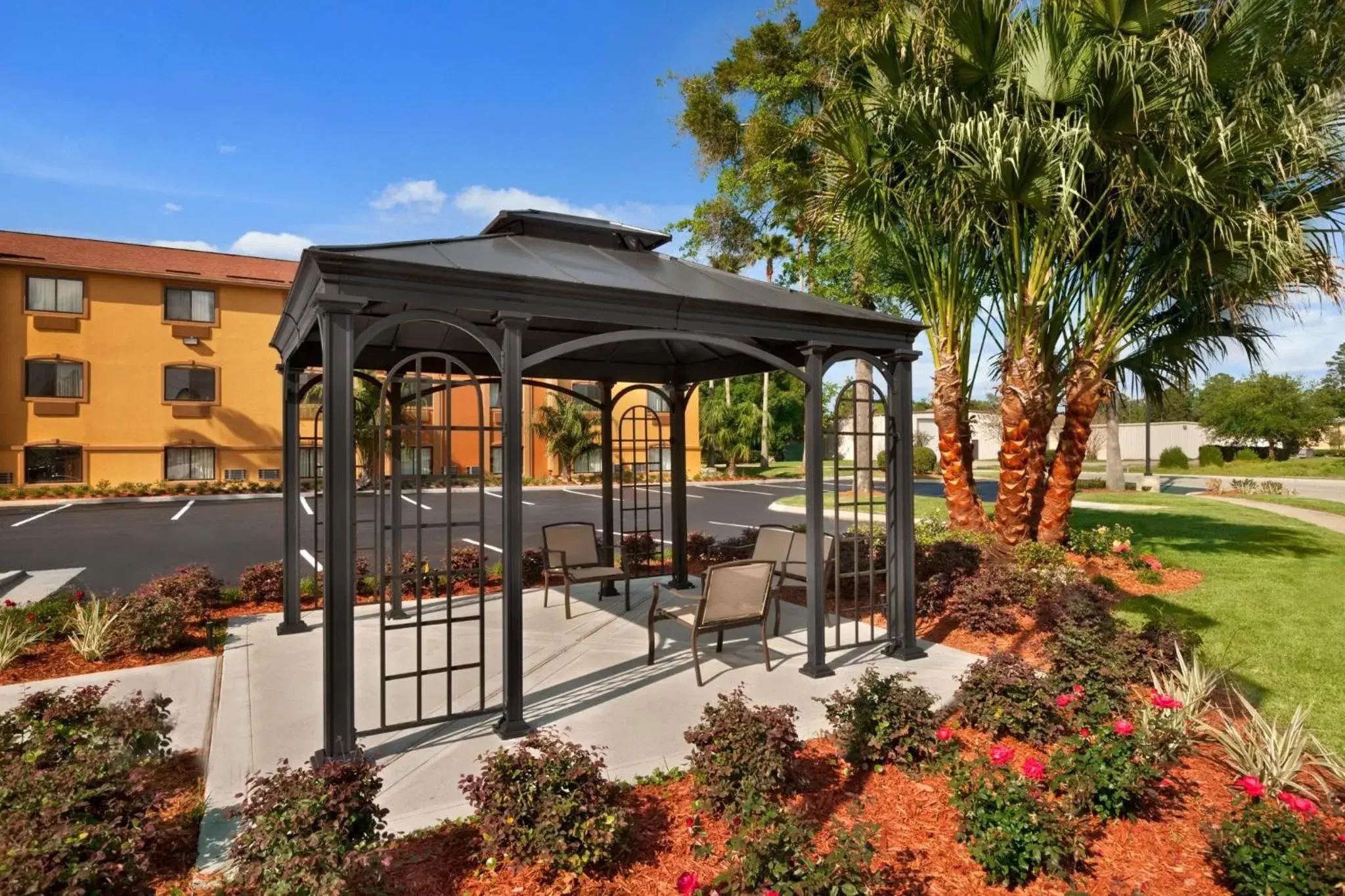 Patio in Days Inn by Wyndham Orange Park/Jacksonville