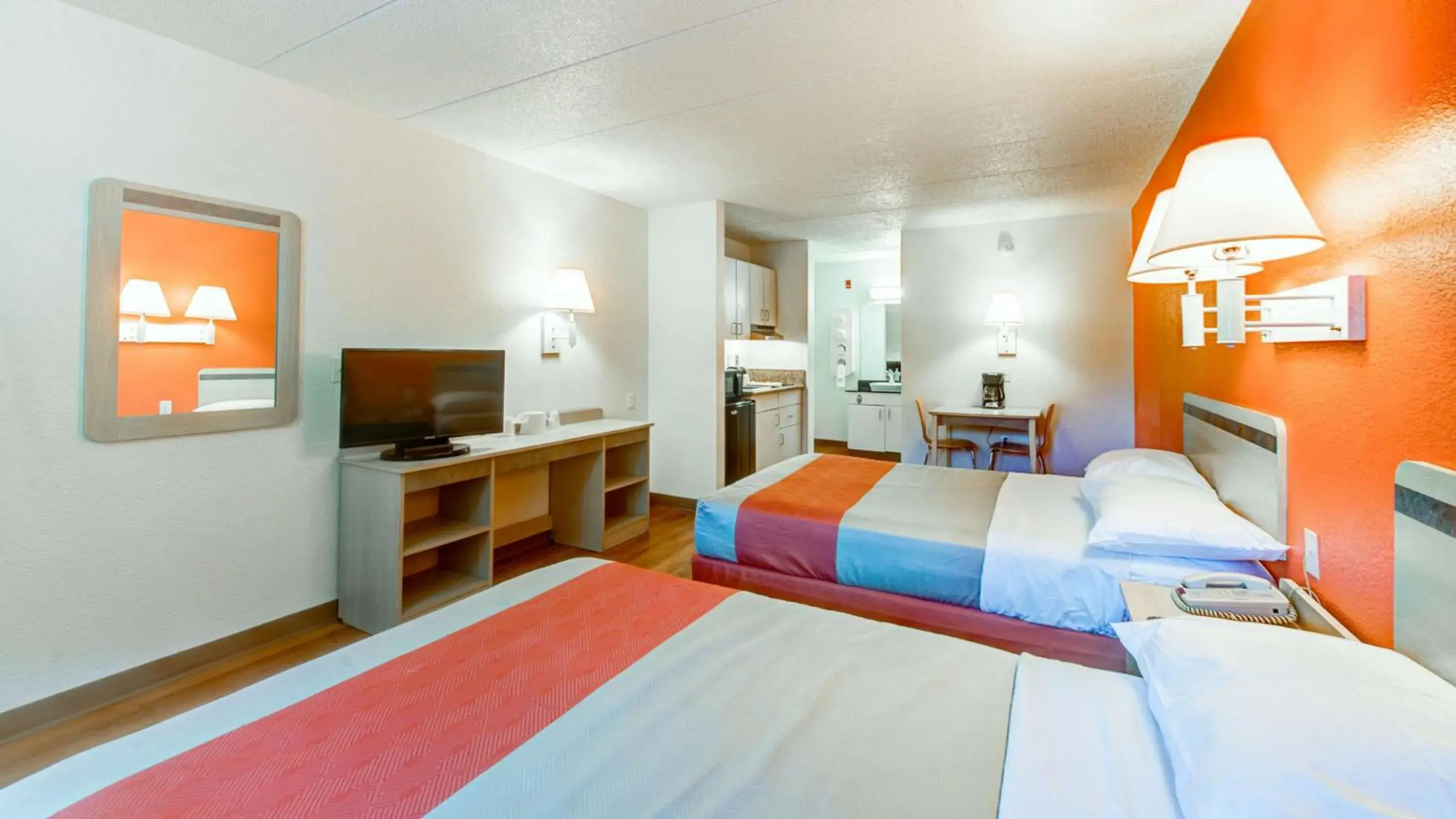 TV and multimedia, Bed in Motel 6-Norfolk, VA