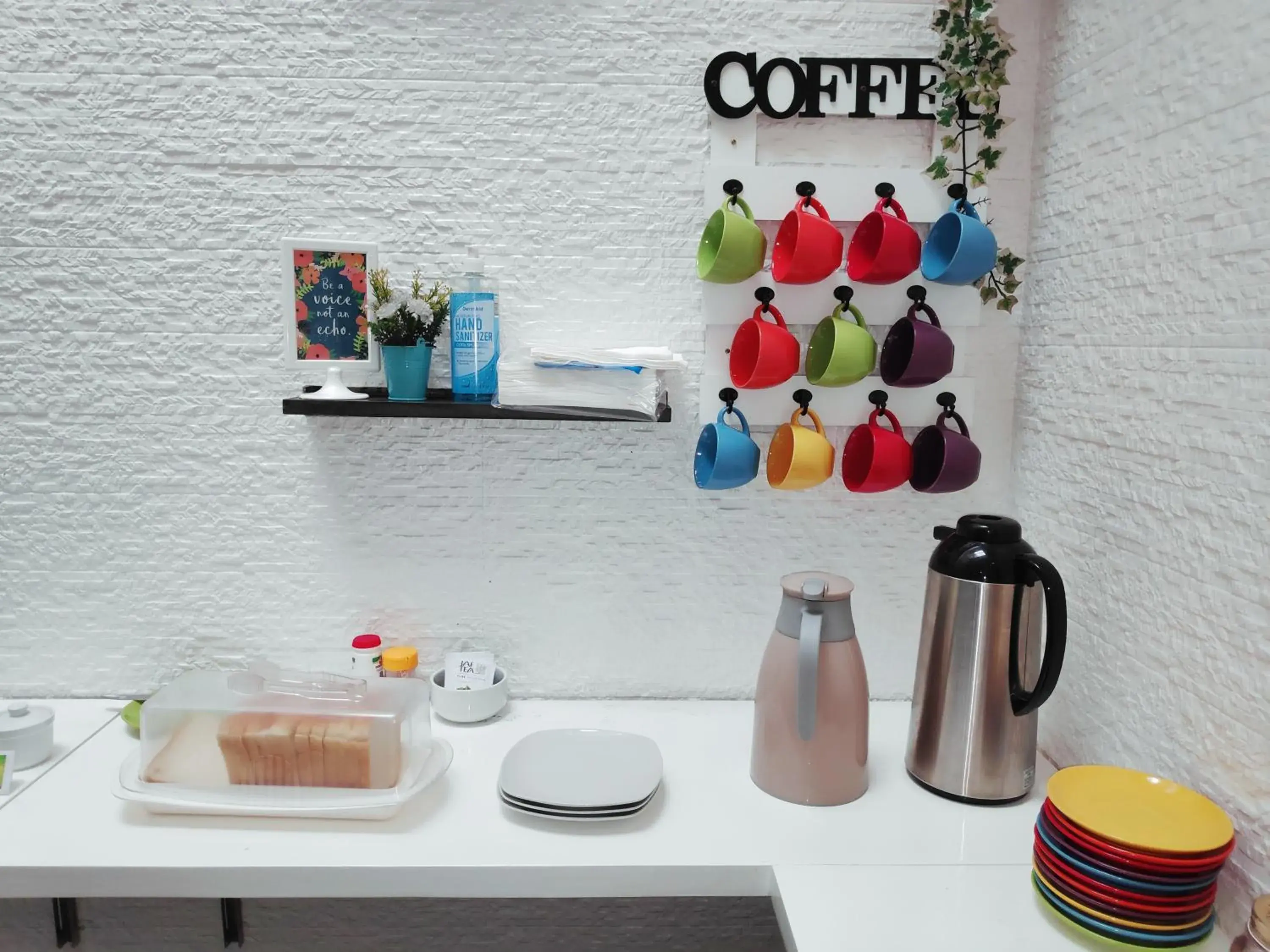 Coffee/tea facilities in CROSSROADS HOSTEL MANILA